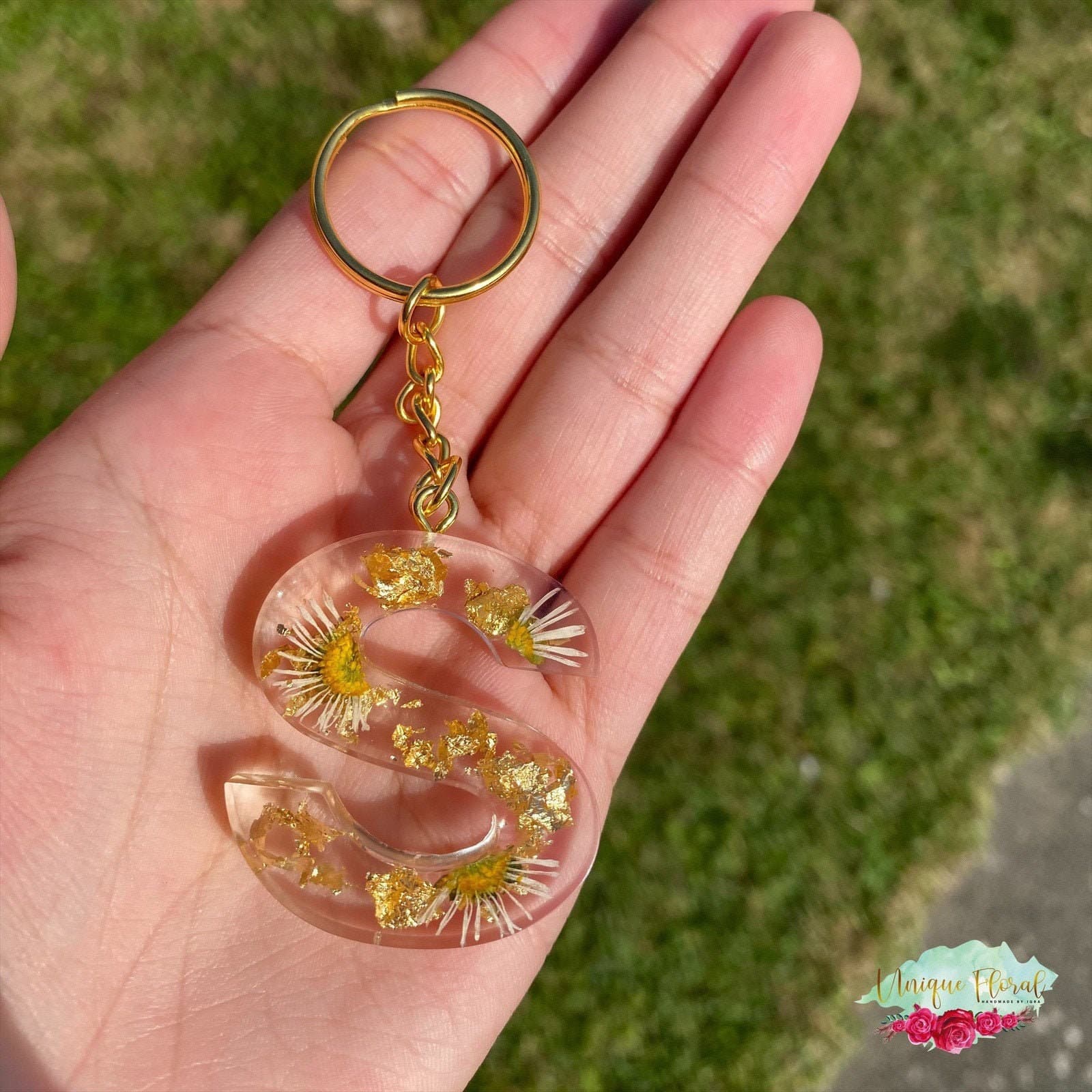 Initial Resin Keyring with Daisies and Leaf Flakes