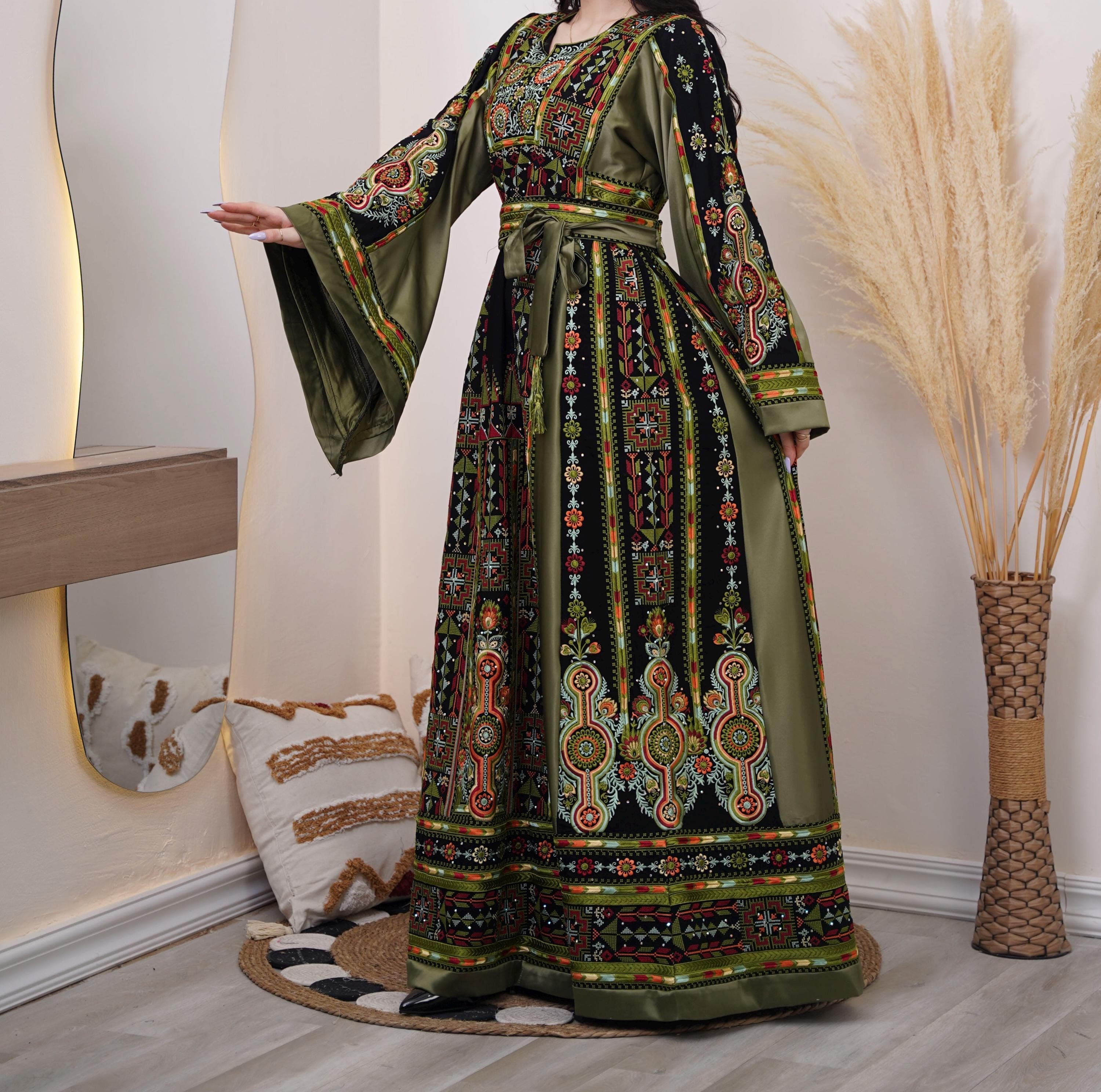 Palestinian Thobe Tatreez Dress Luxury Fellahi Black and Green Satin - image 4