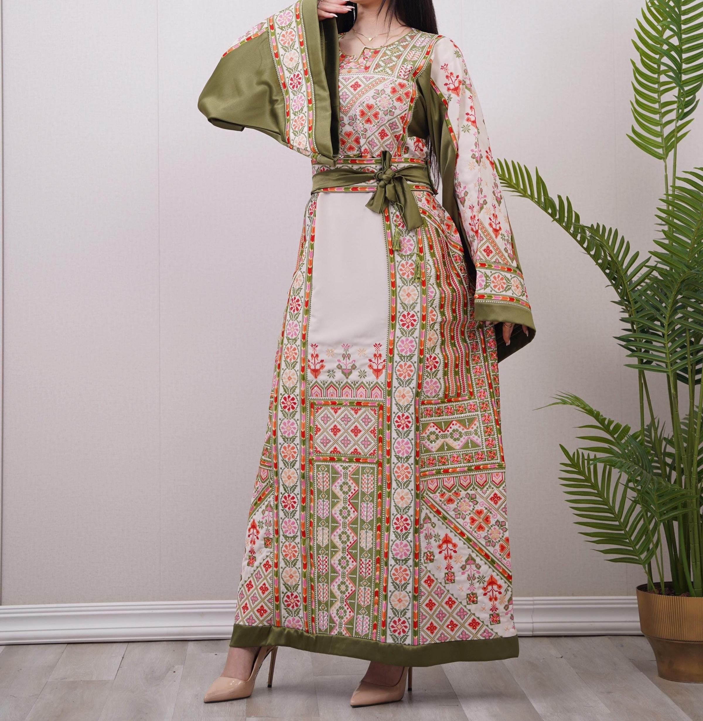 Palestinian Thobe Tatreez Dress Luxury Fellahi Olive Green and Cappuccino. - image 4