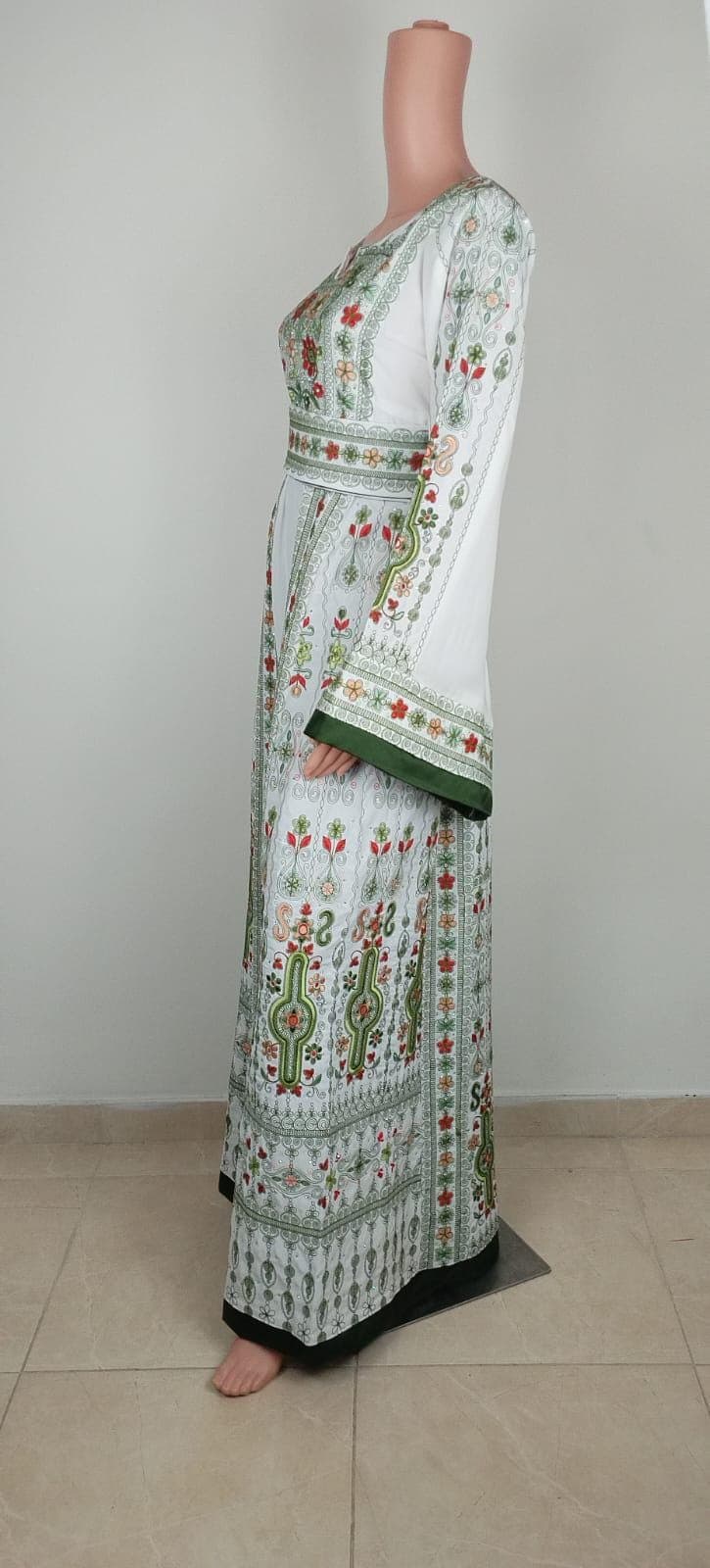Palestinian Thobe Tatreez Dress Luxury Fellahi White and Green Agabani. - image 4