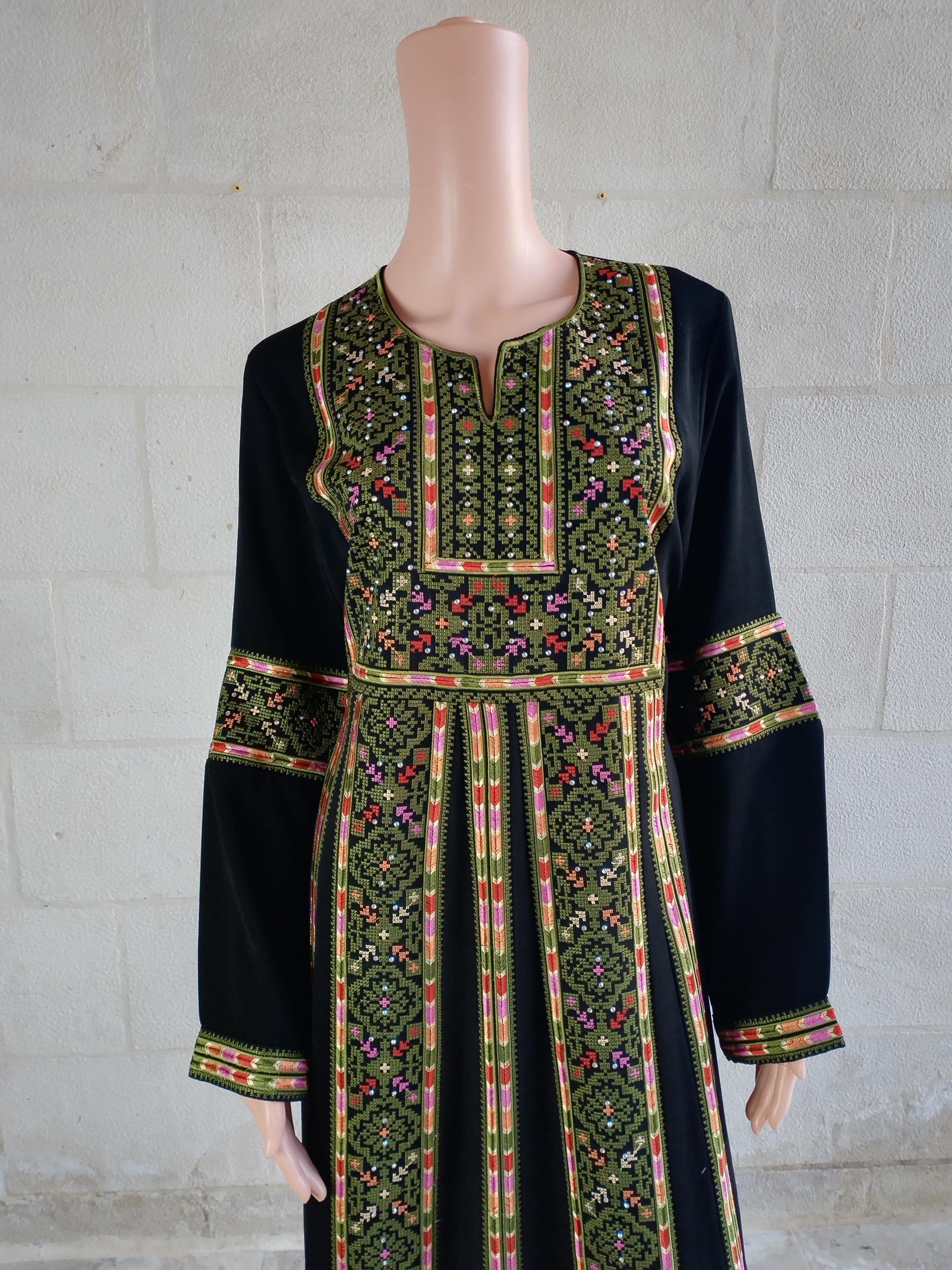 Palestinian Thobe Thob Embroidery Tatreez Black and Green Manajel 5 Strips - image 5