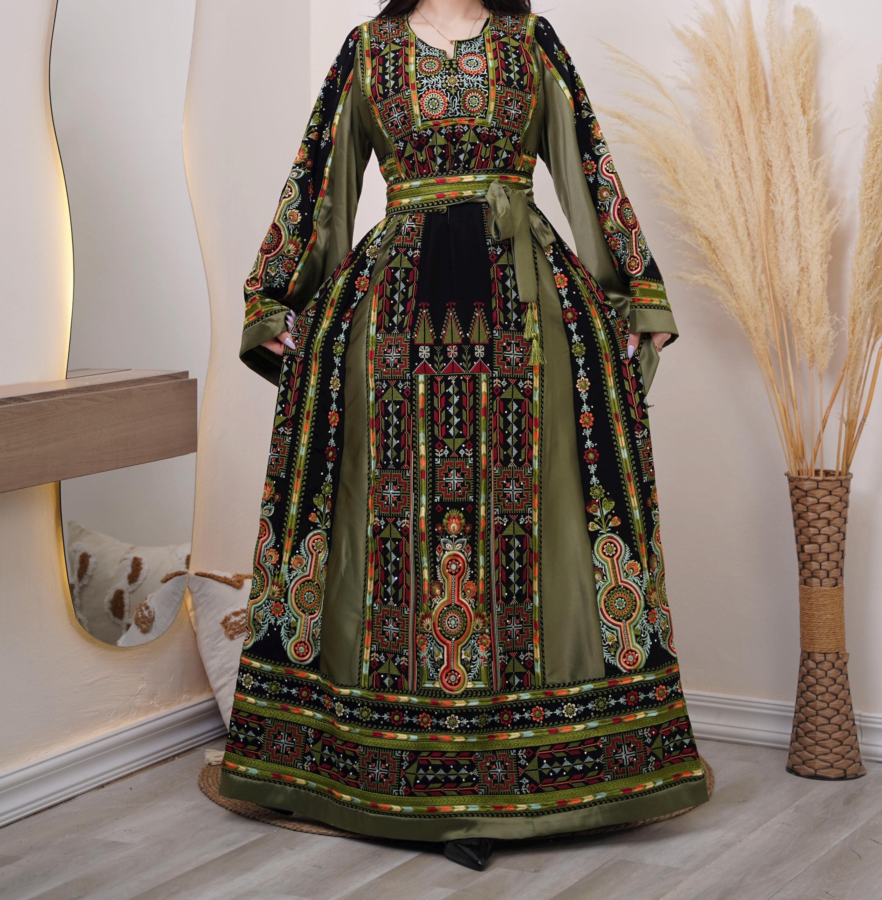 Palestinian Thobe Tatreez Dress Luxury Fellahi Black and Green Satin - image 3