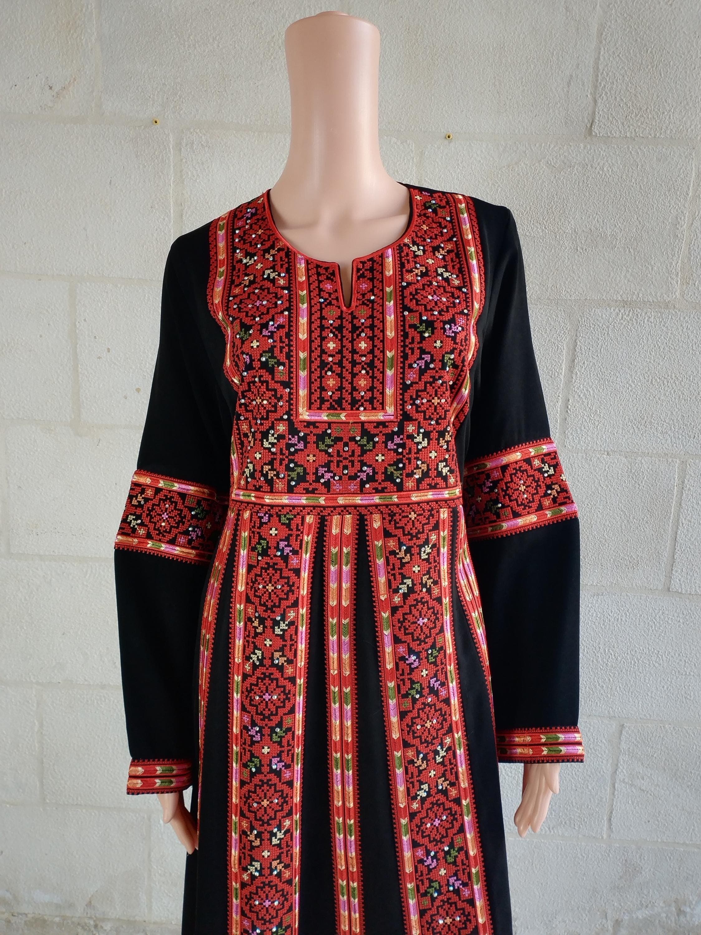 Palestinian Thobe Thob Embroidery Tatreez Black and Red Manajel 5 Strips