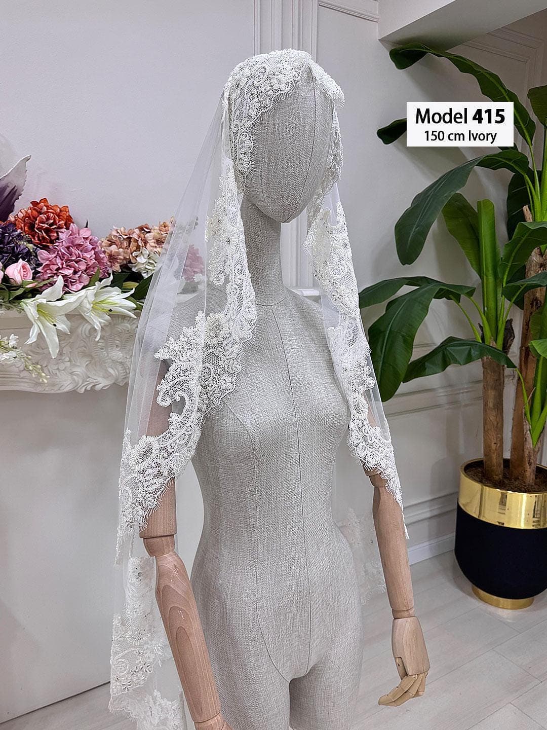 Short beaded lace bridal veil in soft ivory tulle with elegant lace edging, designed in fingertip to waltz length for classic and modest bridal styling. Hijab-friendly wedding veil option with refined detail for a timeless bridal look.