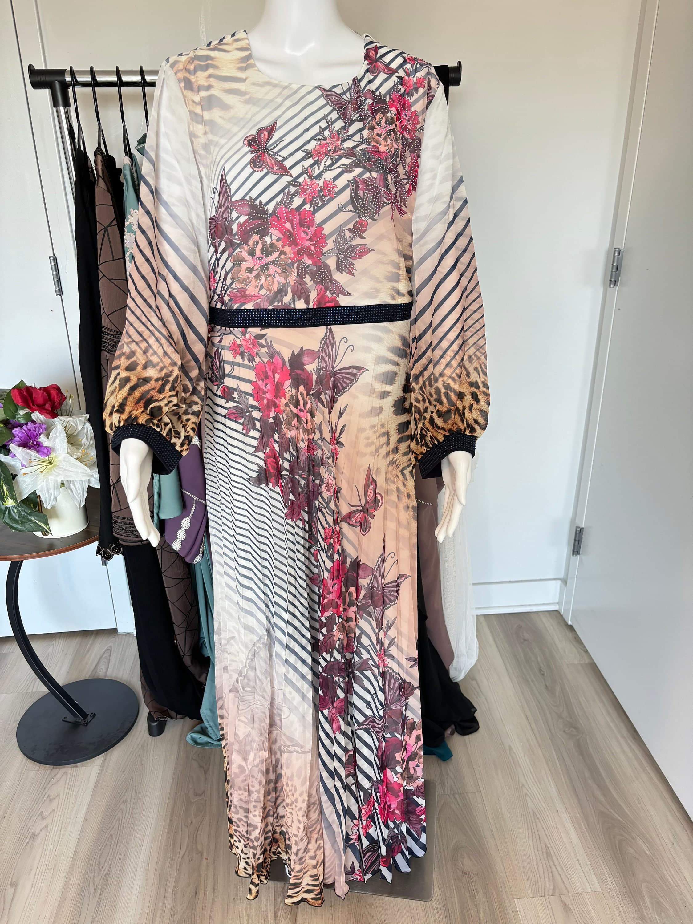 Handmade Embroidered Abaya, Floral Design, Elegant Muslim Women's Dress, Traditional Islamic Robe, Modest Cloth - image 4