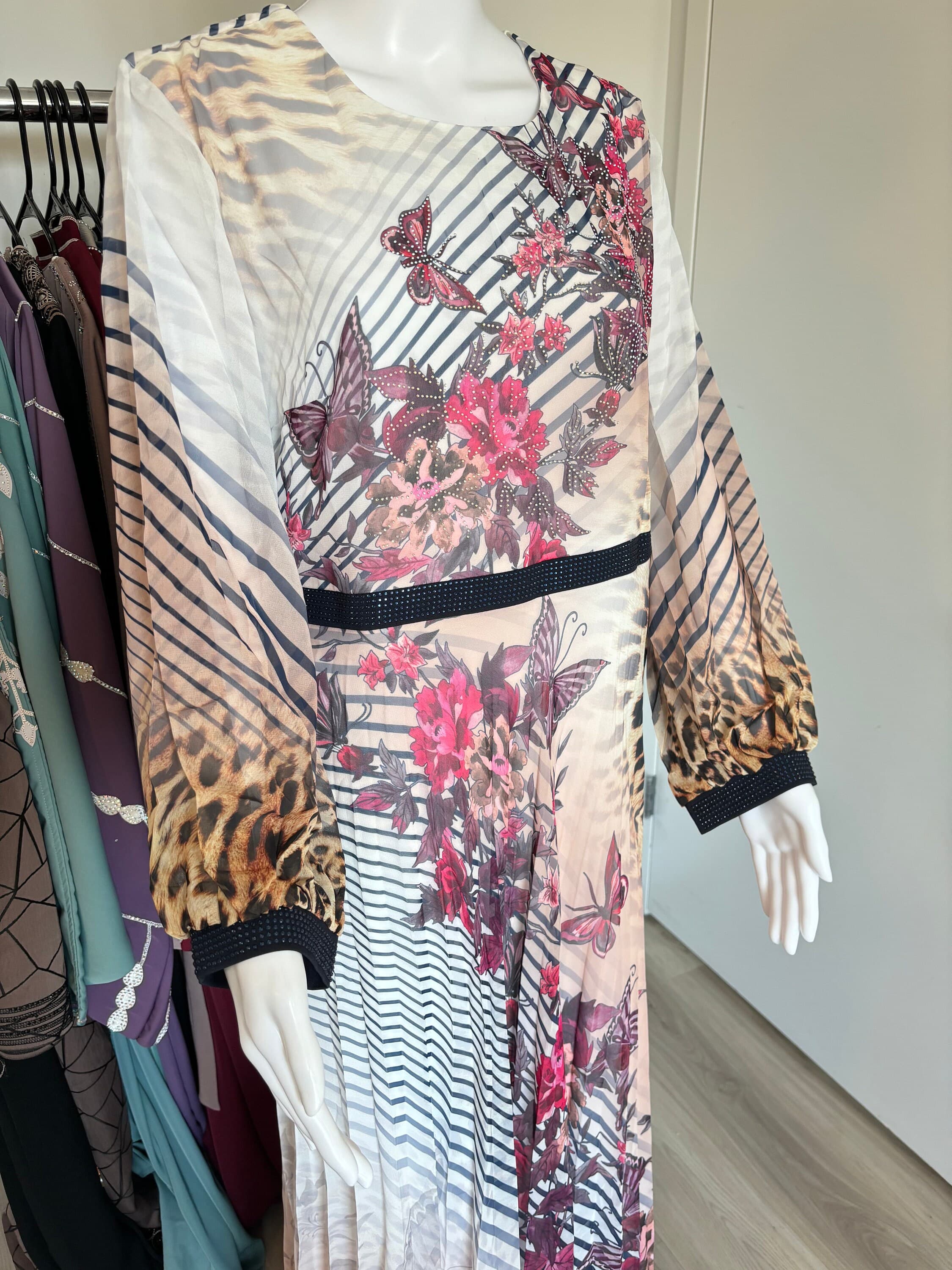 Handmade Embroidered Abaya, Floral Design, Elegant Muslim Women's Dress, Traditional Islamic Robe, Modest Cloth - image 3