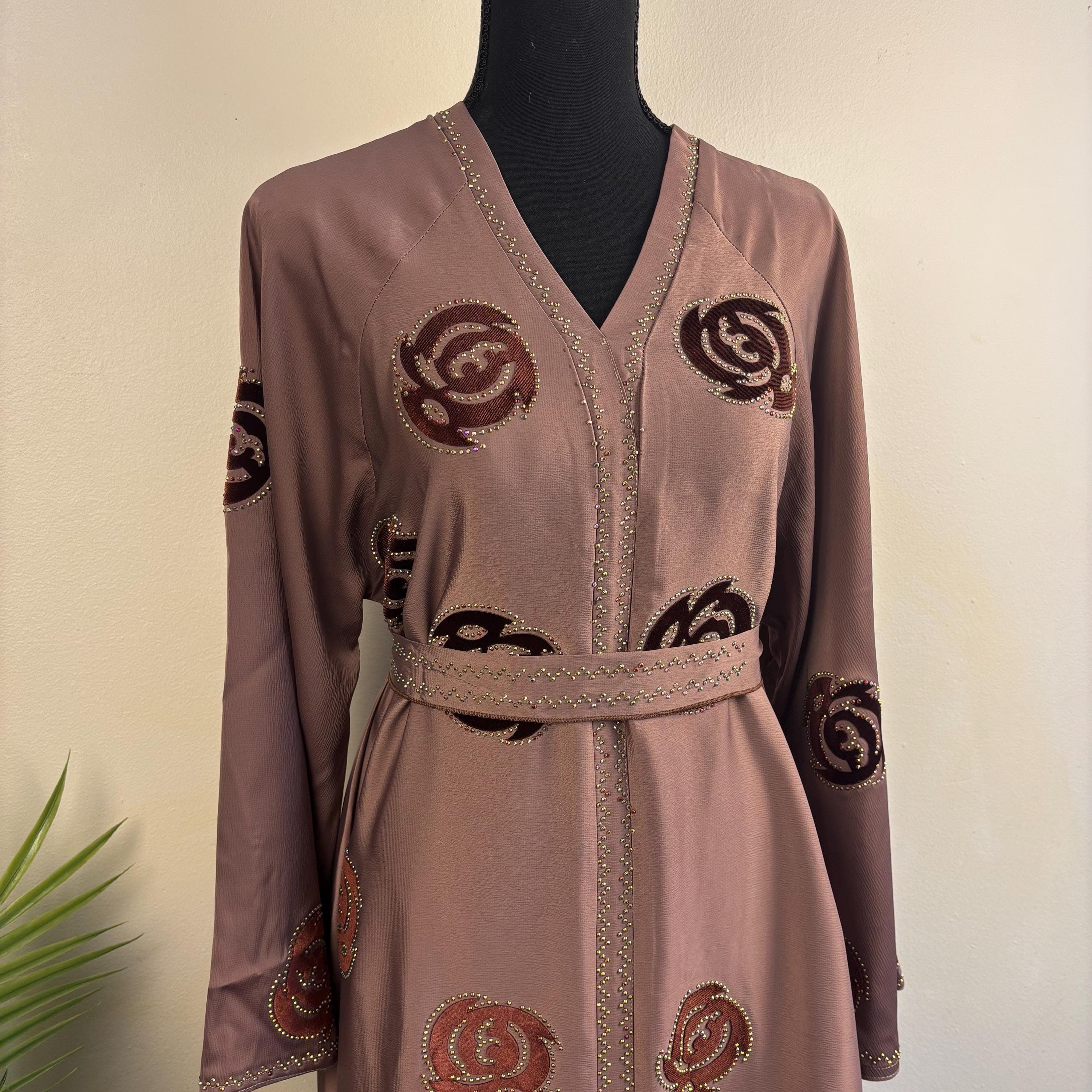Layan Mauve Pink Embroidered Abaya with Matching Hijab - image 3