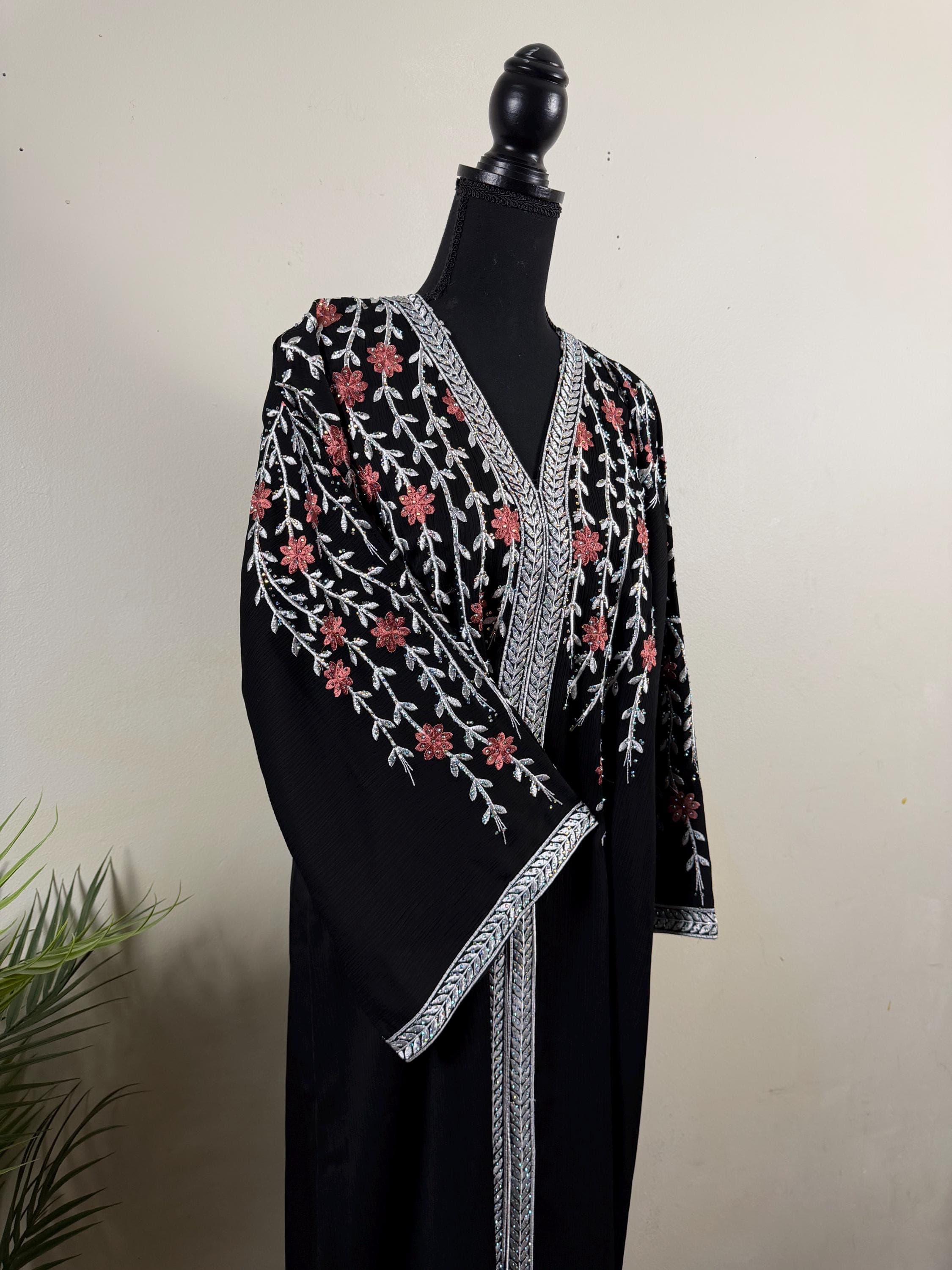 Modern Black Closed Abaya – Timeless Modesty & Elegance