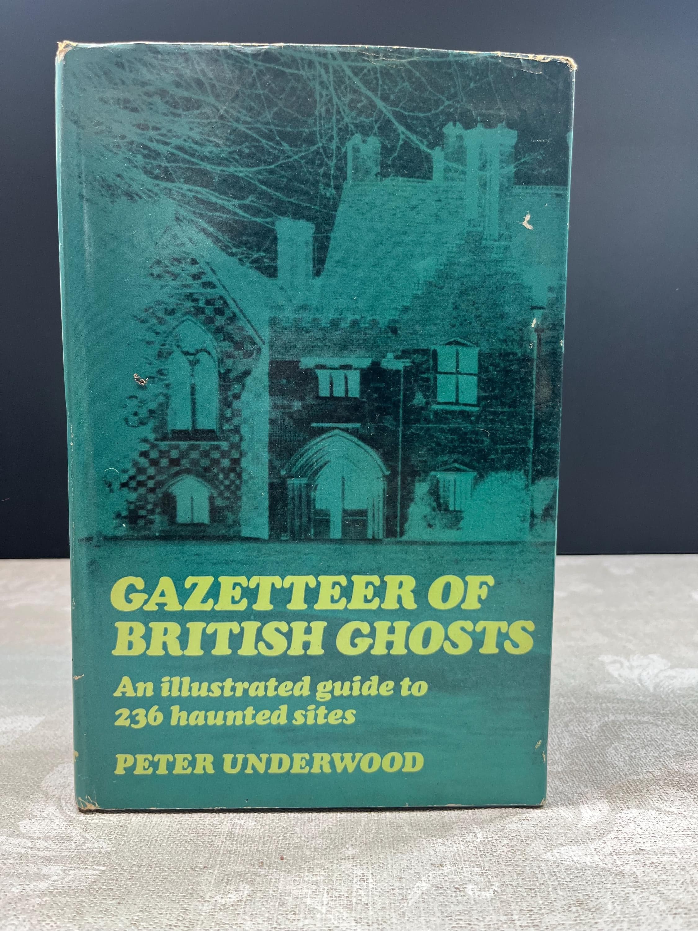 1971 Gazetteer of British Ghosts an Illustrated Guide to 236 Haunted Sites by Peter Underwood