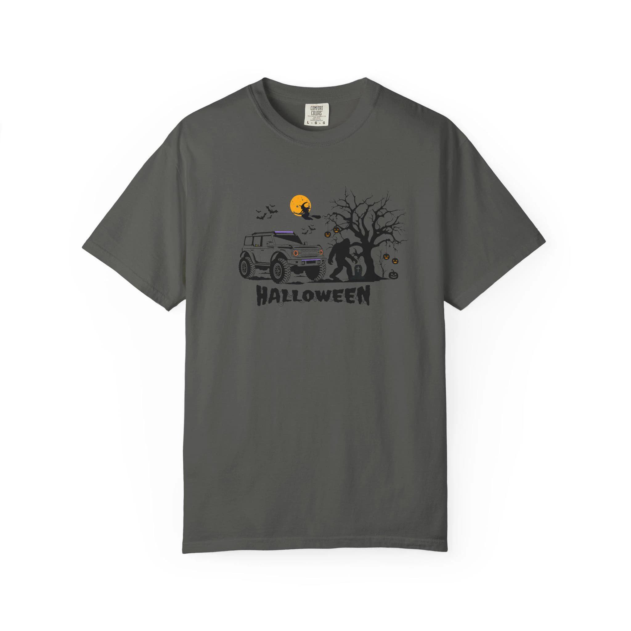 Spooky Vintage 4x4 SUV Halloween T-Shirt | Pumpkin Moon, Bare Tree Witch Tombstone Bats