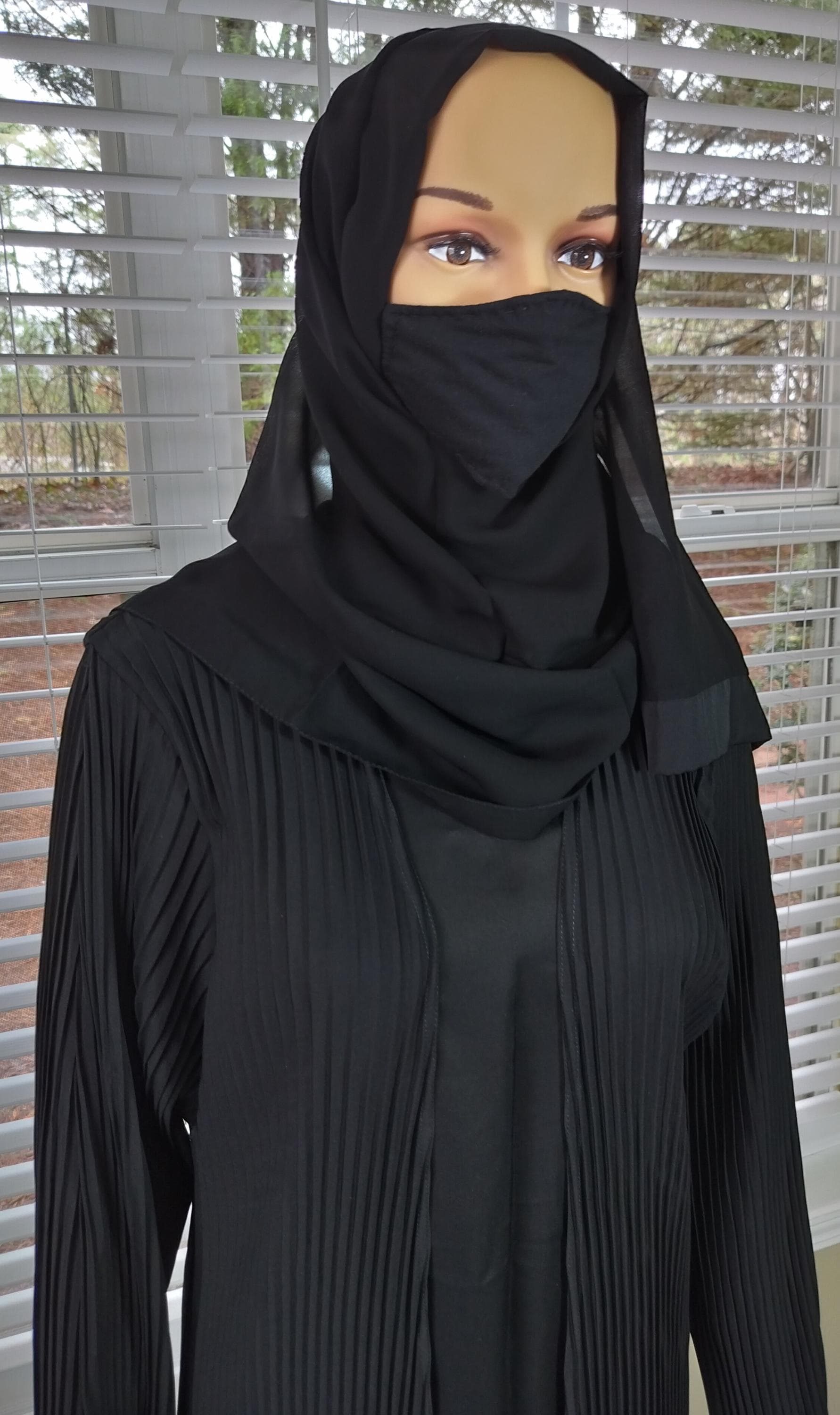 Pleated Black Abaya Kimono: Modest Fashion Dress with Headscarf & Belt - image 4