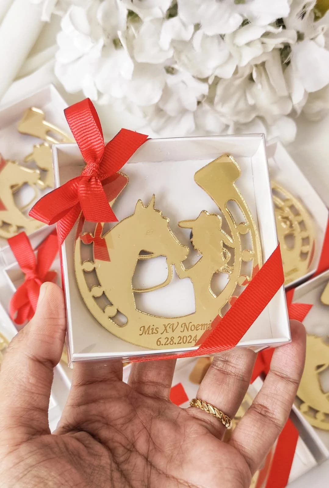 Personalized Quinceañera Horseshoe Magnet Favors: Sweet 16, Mis 15