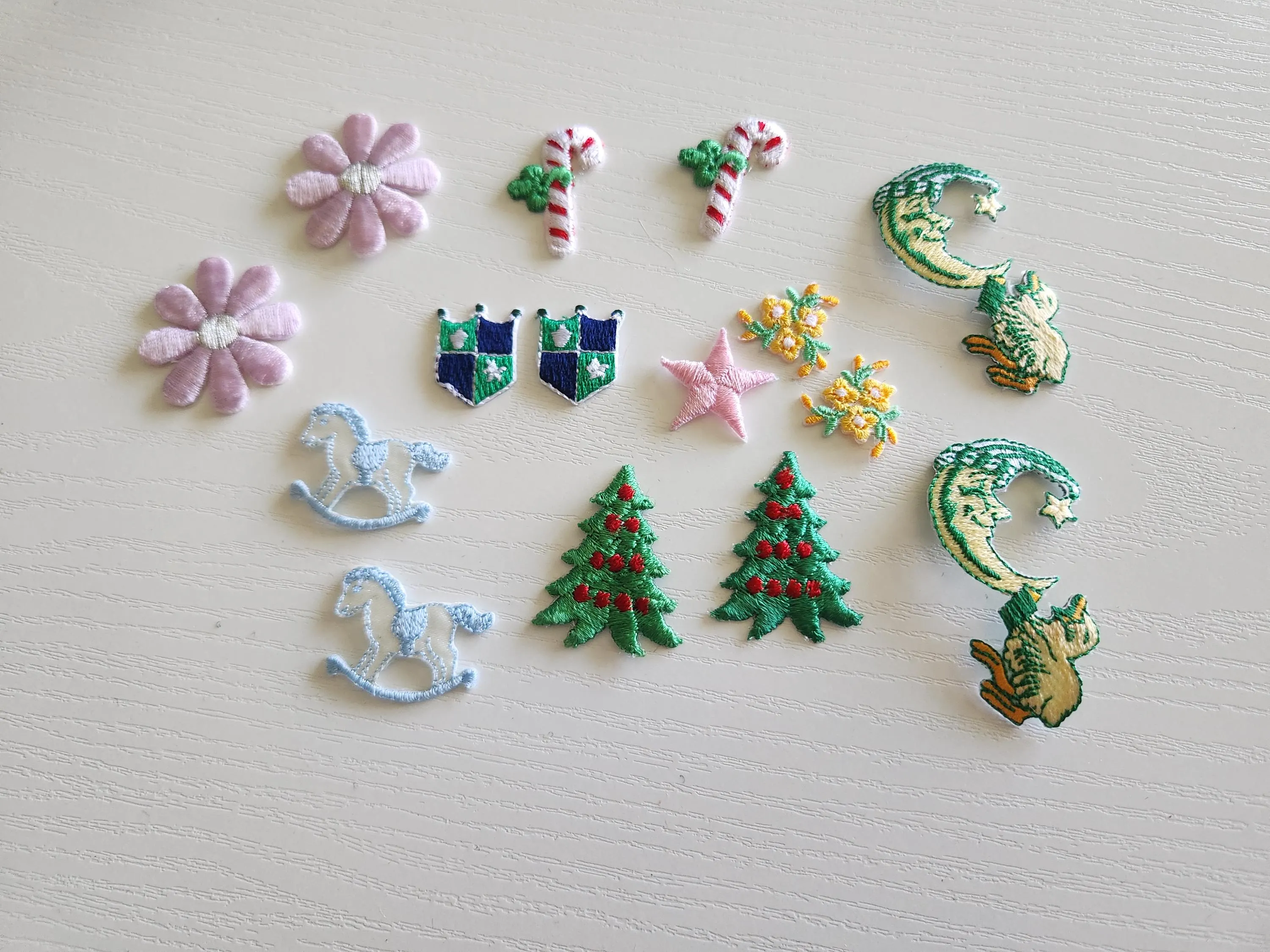 Vintage Embroidered Applique Patches –- Mixed Textile Lot of 15 - image 3