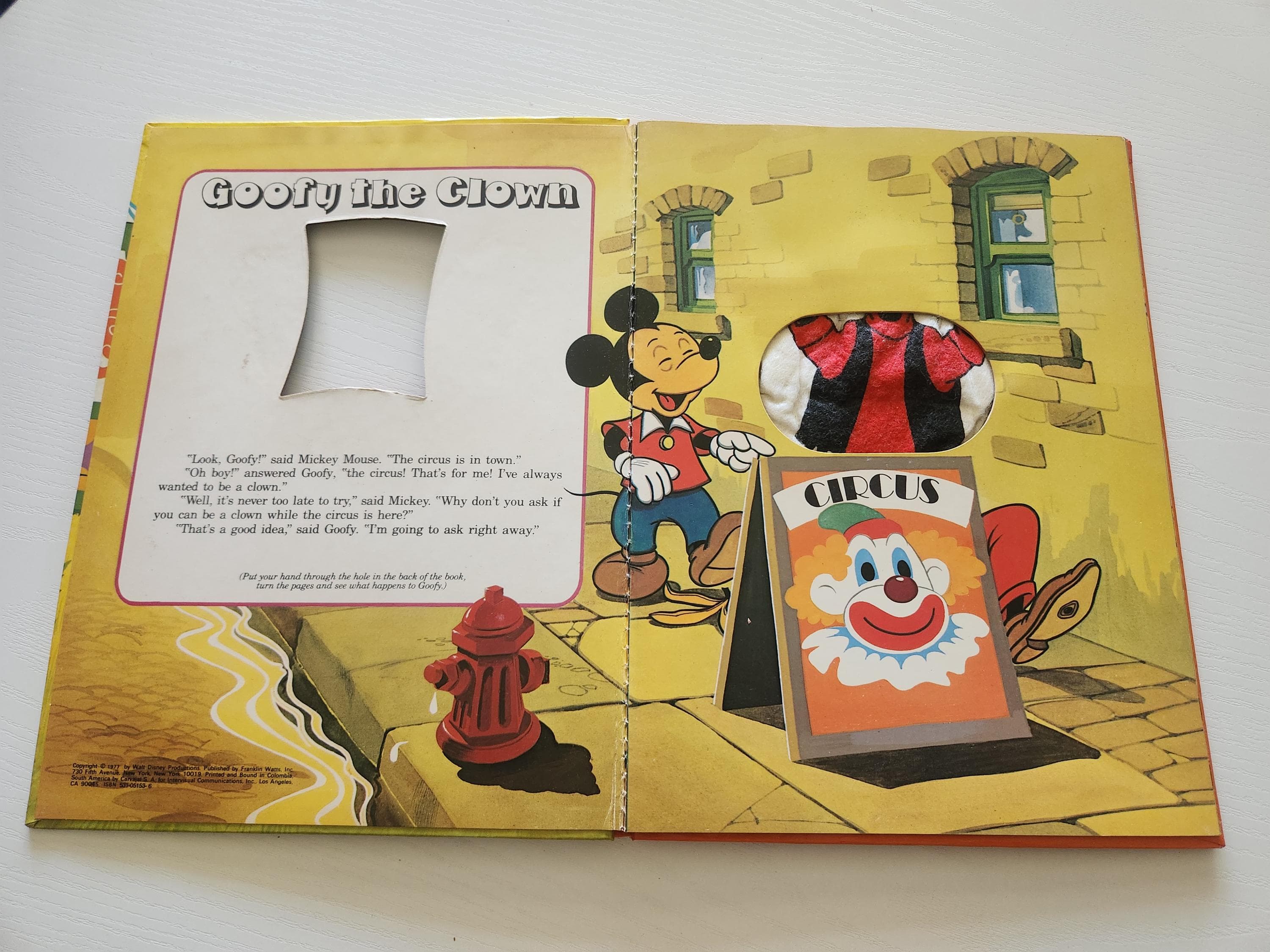 Vintage Walt Disney's Goofy The Clown Puppet Book - 1977 Interactive Children's Book - image 3
