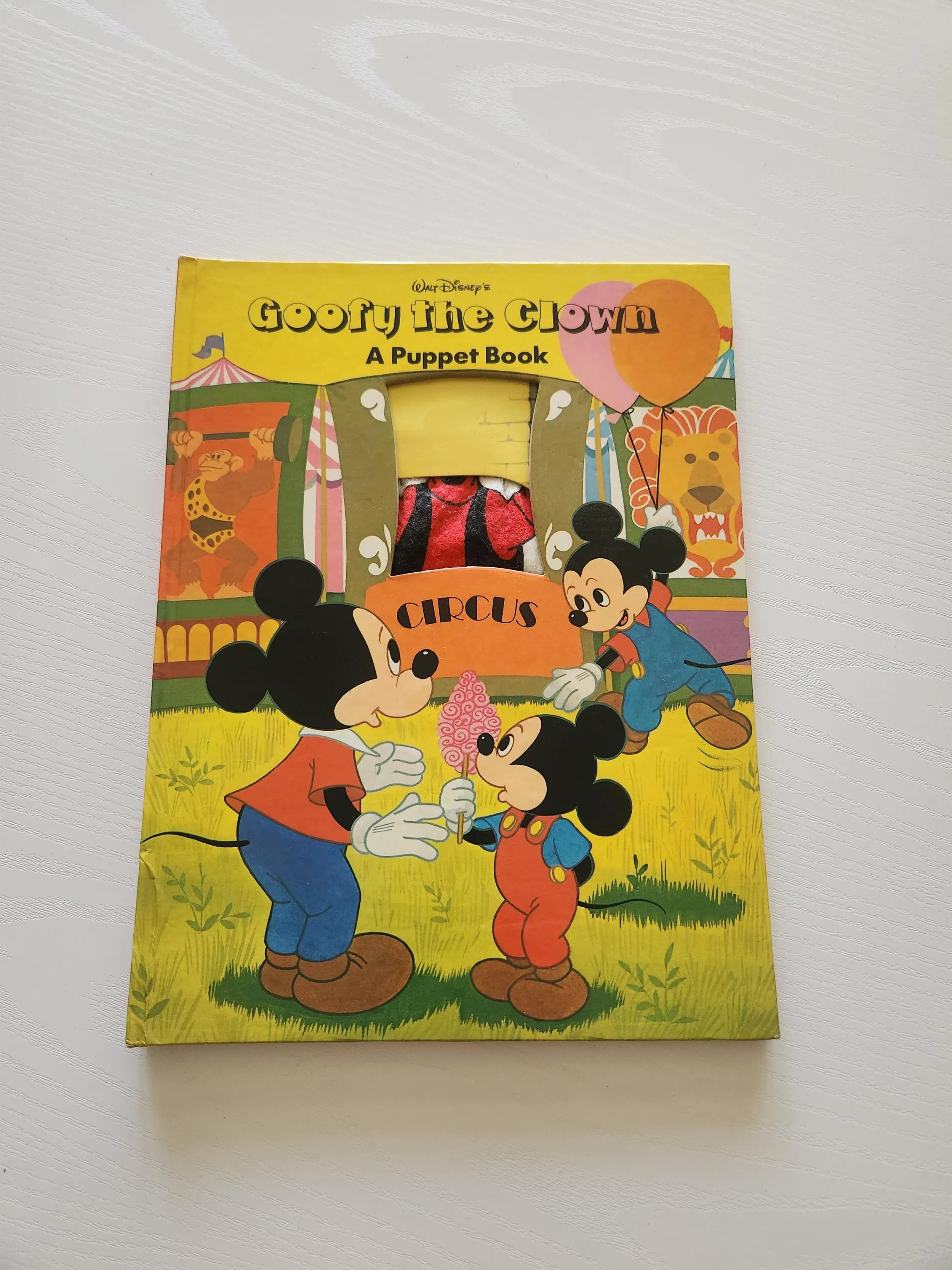 Vintage Walt Disney's Goofy The Clown Puppet Book - 1977 Interactive Children's Book