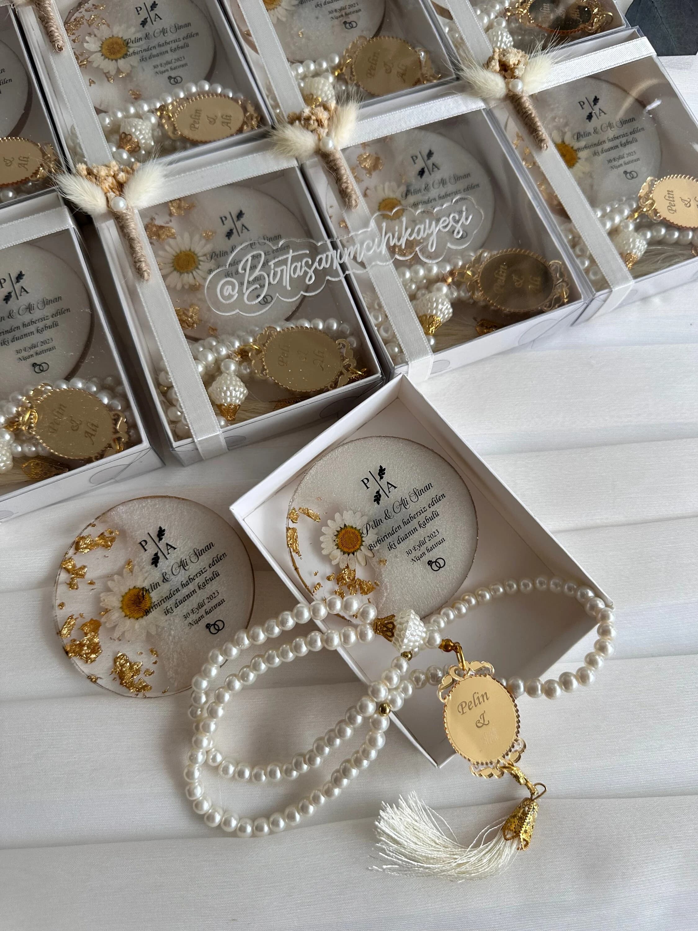 Personalized Pearl Tasbih & Magnet Gift Set: Islamic Wedding Favors