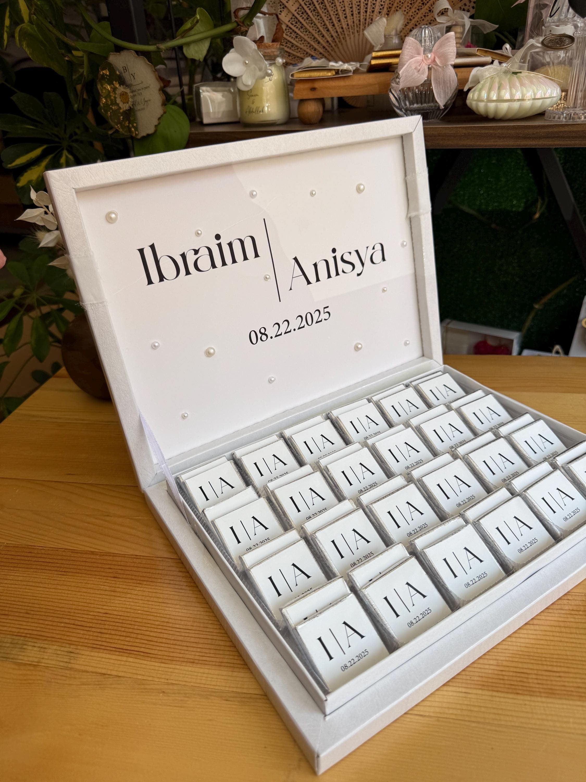 Pearl Decorated Chocolate Box: Wedding & Engagement Favors