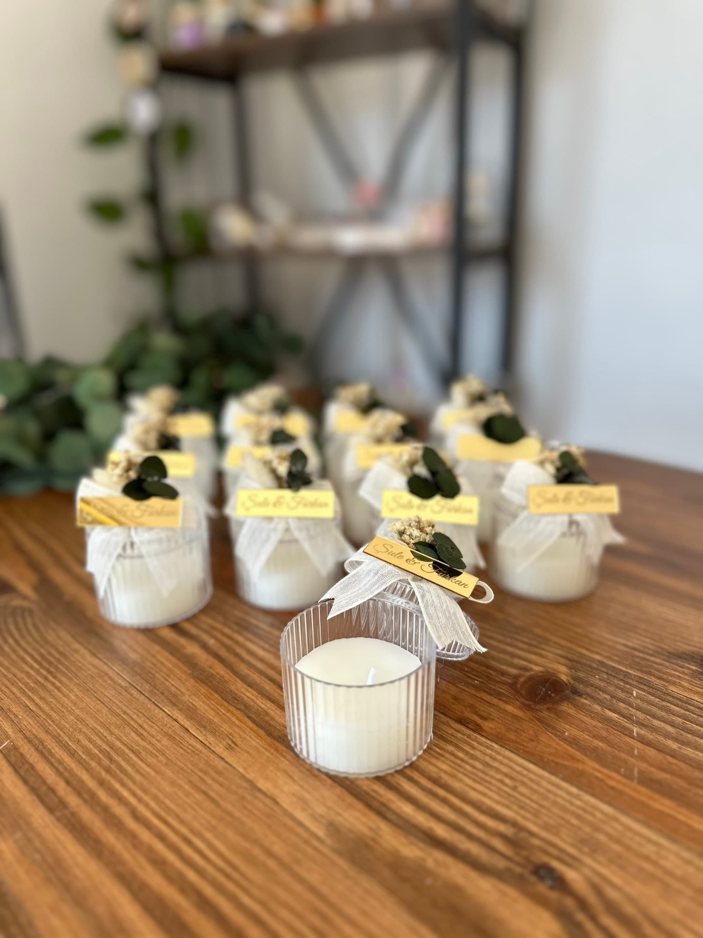 Personalized Wedding Candle Favors: Elegant Glass Jar with Dried Flowers - image 4