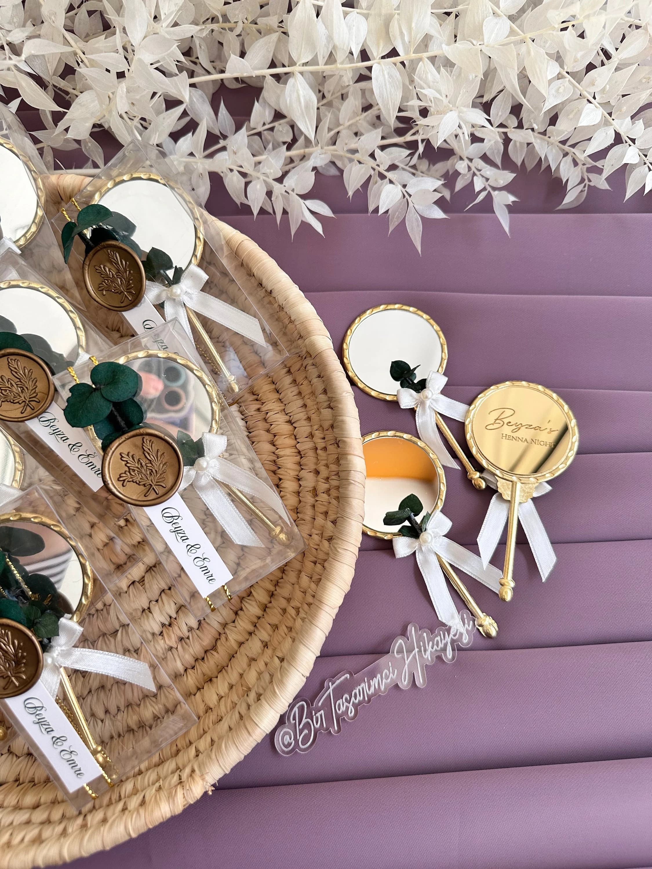 Mini Hand Mirror: Personalized Wedding & Bridal Shower Favor