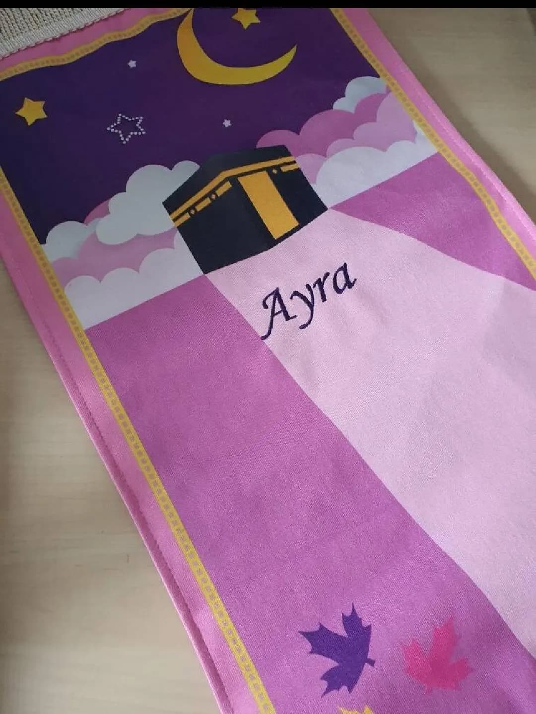 Personalised Kids Prayer Mat – Kaaba Theme Muslim Sajada for Children | Ramadan Eid Gift | Islamic Prayer Rug Boys Girls | Janamaz Musallah