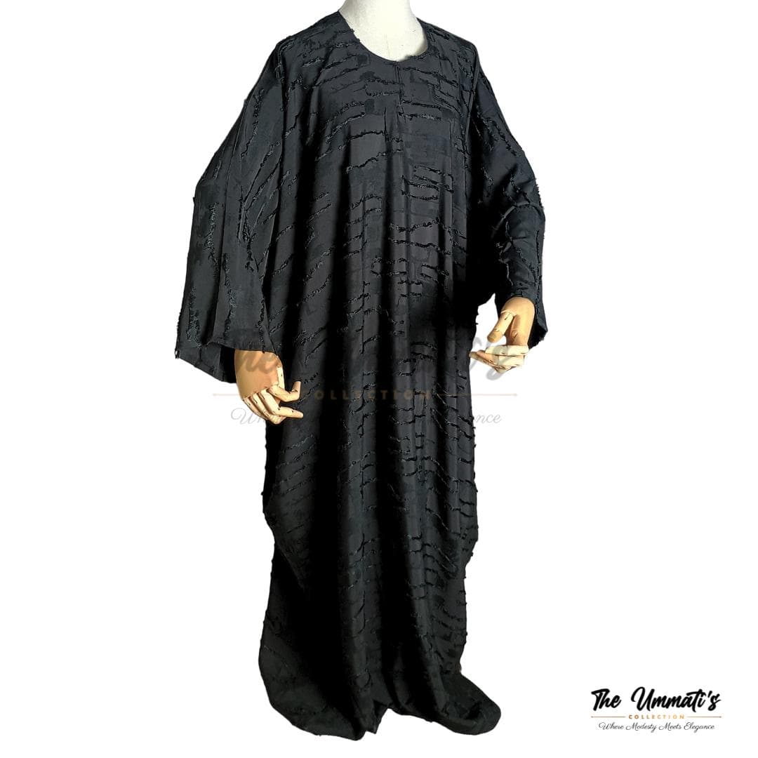 Bisht Textured Abaya - Black - image 3