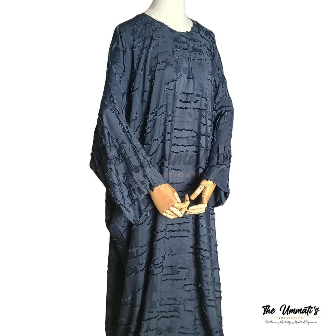 Bisht Textured Abaya - Navy - image 4