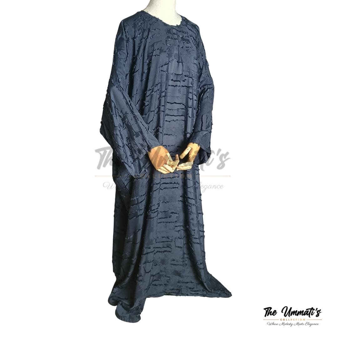 Bisht Textured Abaya - Navy - image 3