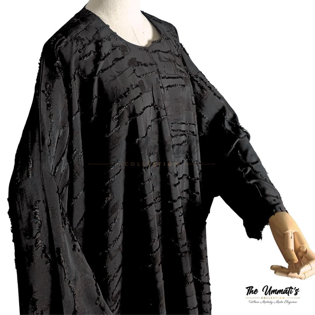Bisht Textured Abaya - Black - image 4