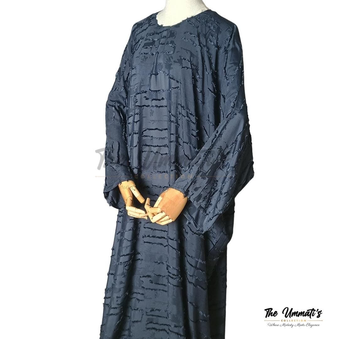 Bisht Textured Abaya - Navy - image 5