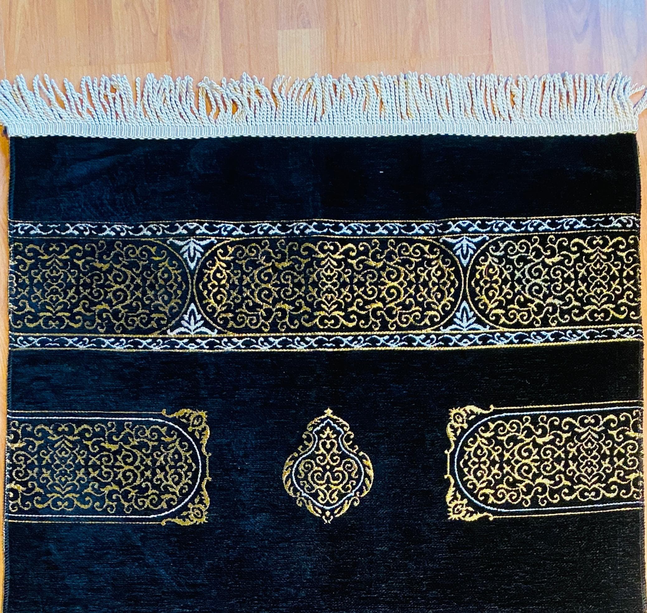 SETS 4 PIECES, Kaaba Designed Gold Prayer Rug + English Arabic Translated Quran + Digital Finger Dua Counter + Pearl 99 Tasbeehs Bead - image 3