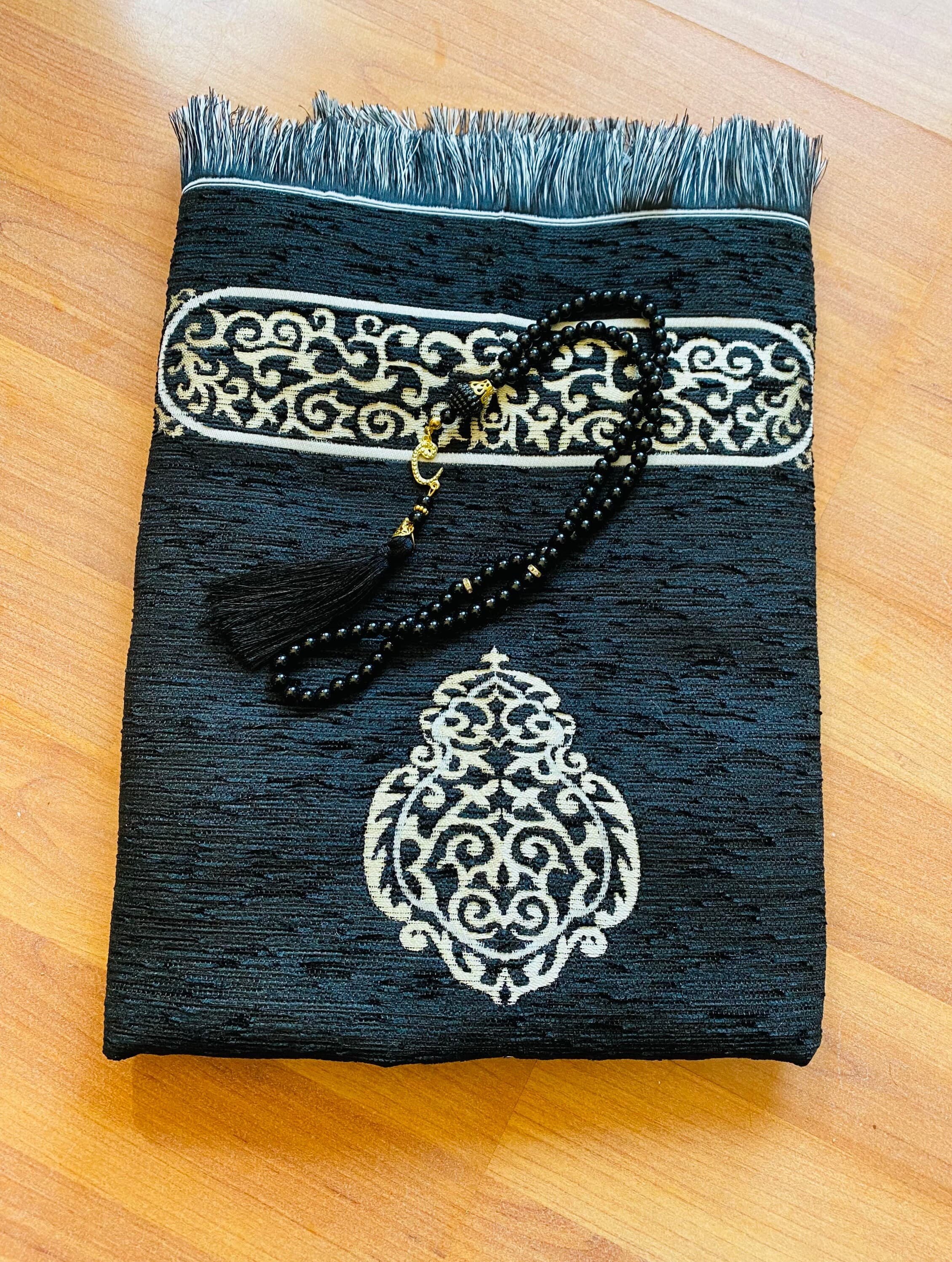 Kaaba Design Prayer Rug: Black Chenille Sejadah with Tasbeeh - image 3