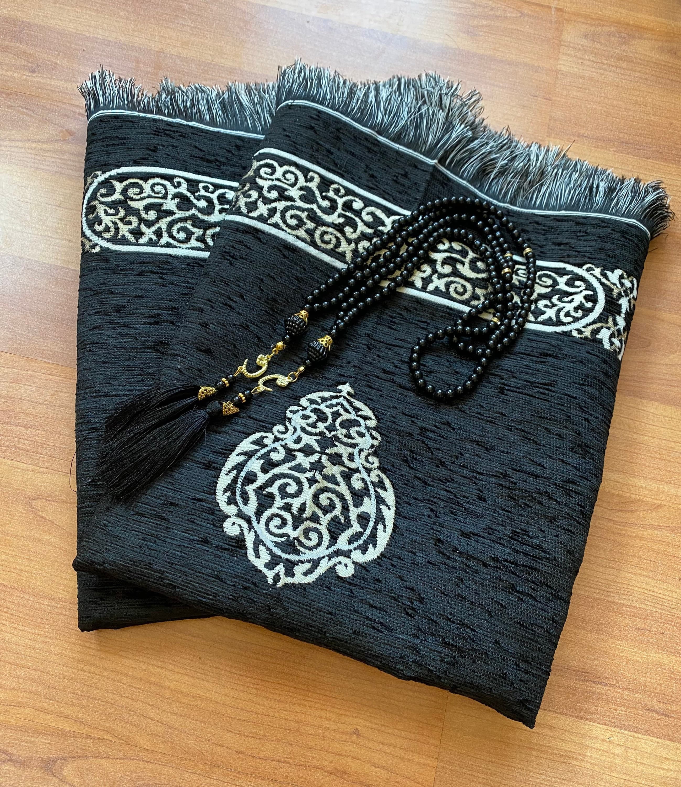 Kaaba Design Prayer Rug: Black Chenille Sejadah with Tasbeeh - image 4