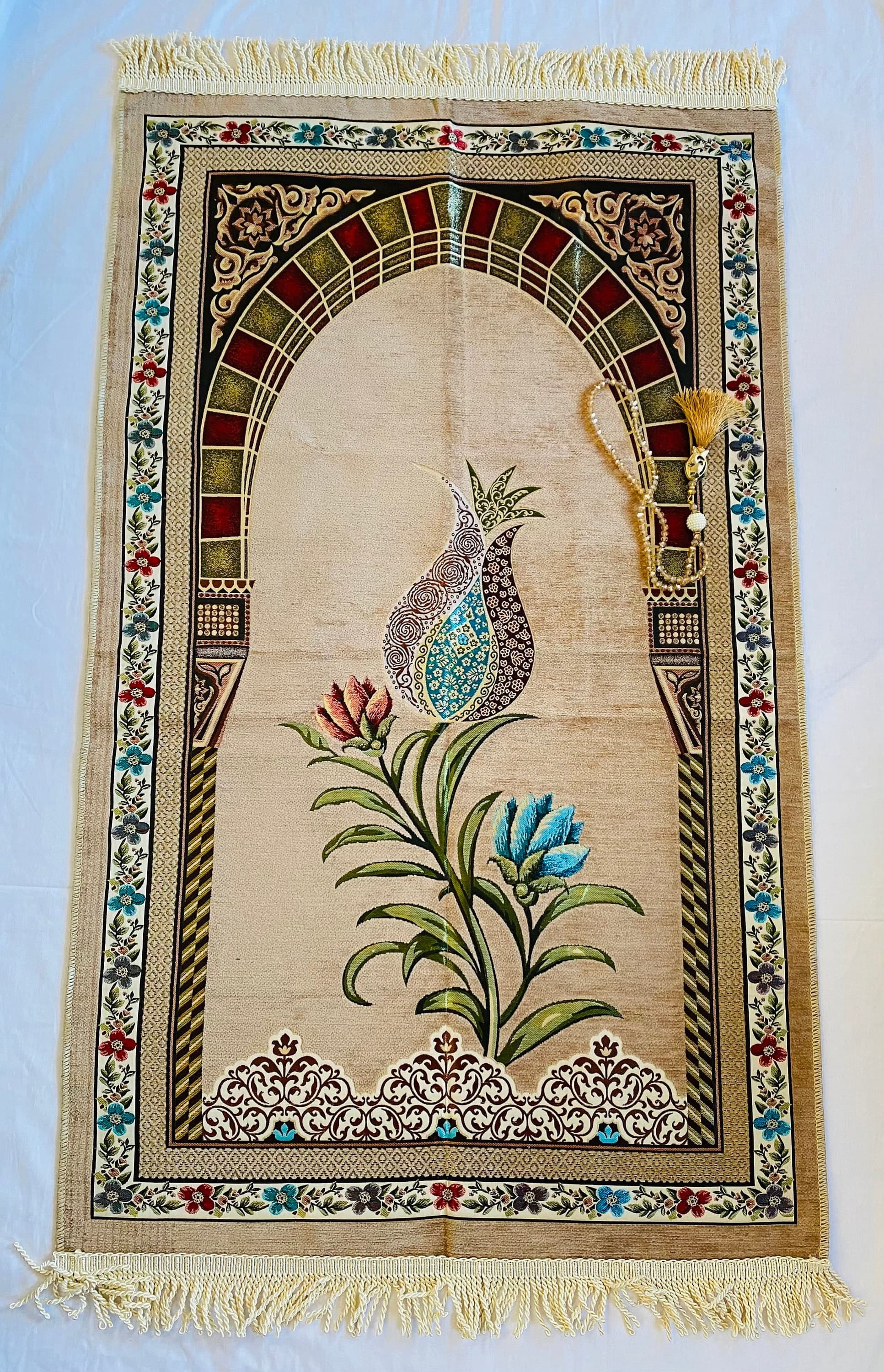 Tulip Prayer Rug: Jacquard Sejadah with Crystal Tasbih Gift