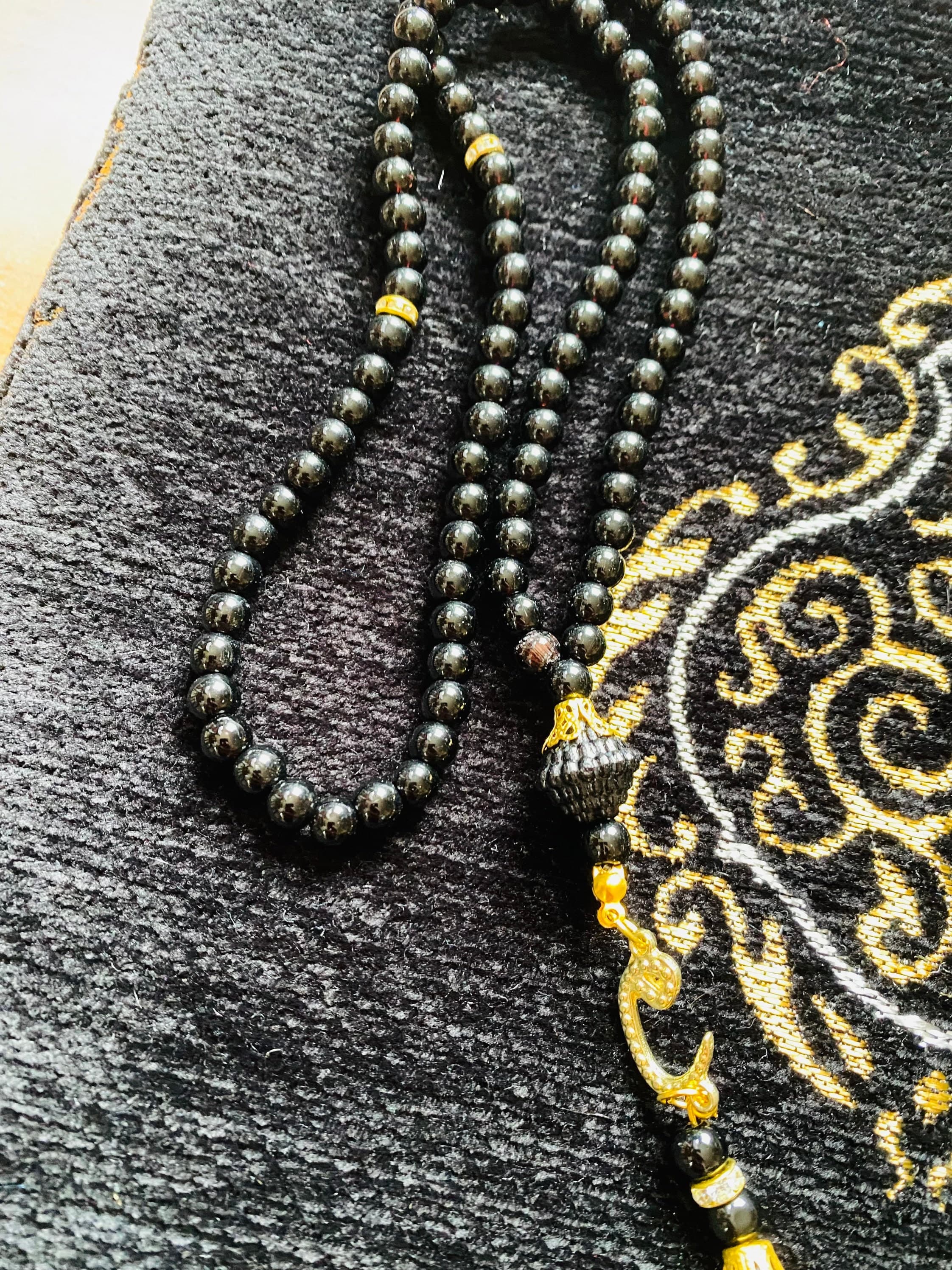 Kaaba Design Prayer Rug, Gold and Black Sejadah, Muslim Gift - image 4