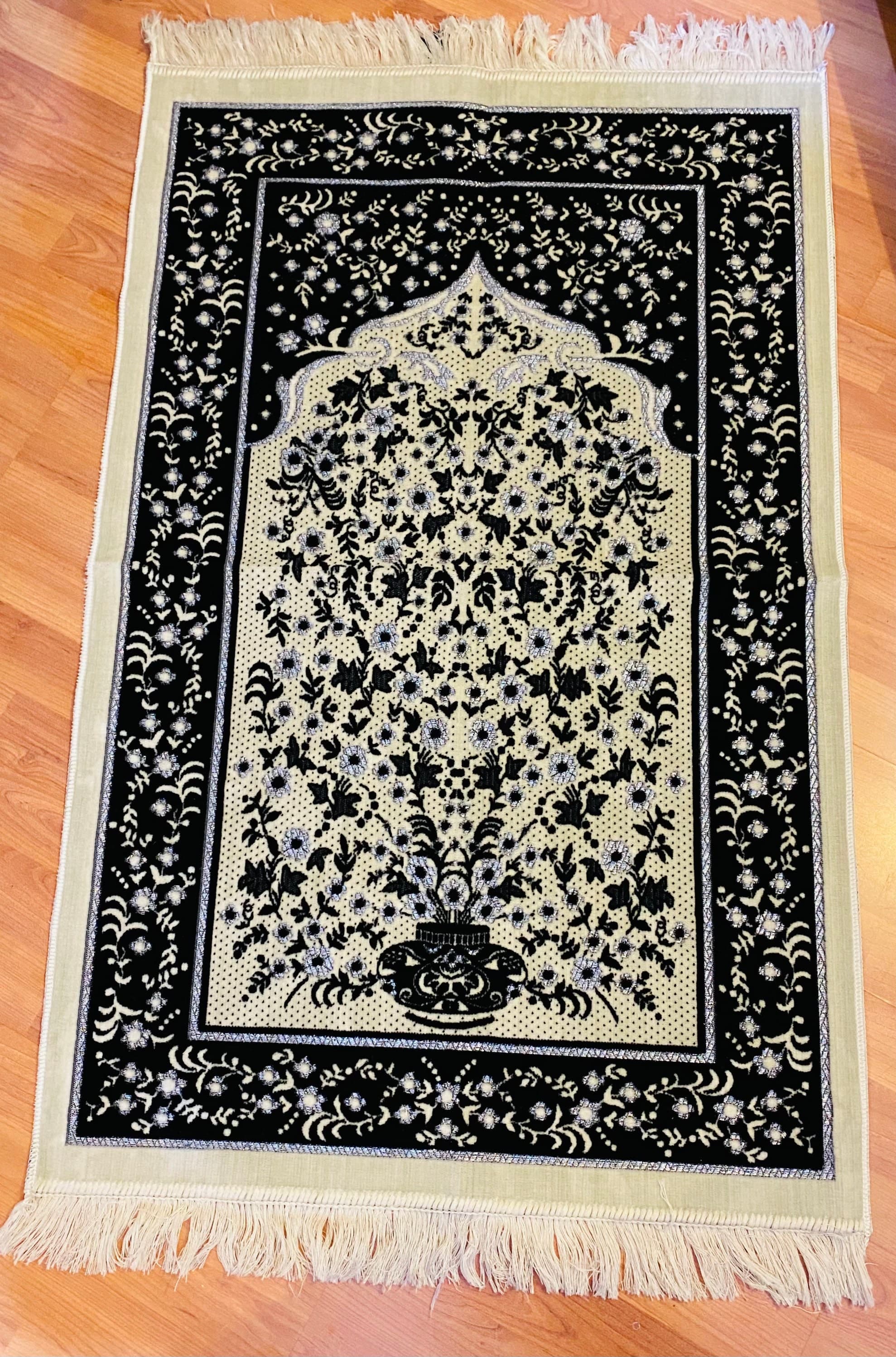 Luxury Prayer Rug Sejhade: Islamic Gift with Pearl Tasbeeh - image 3