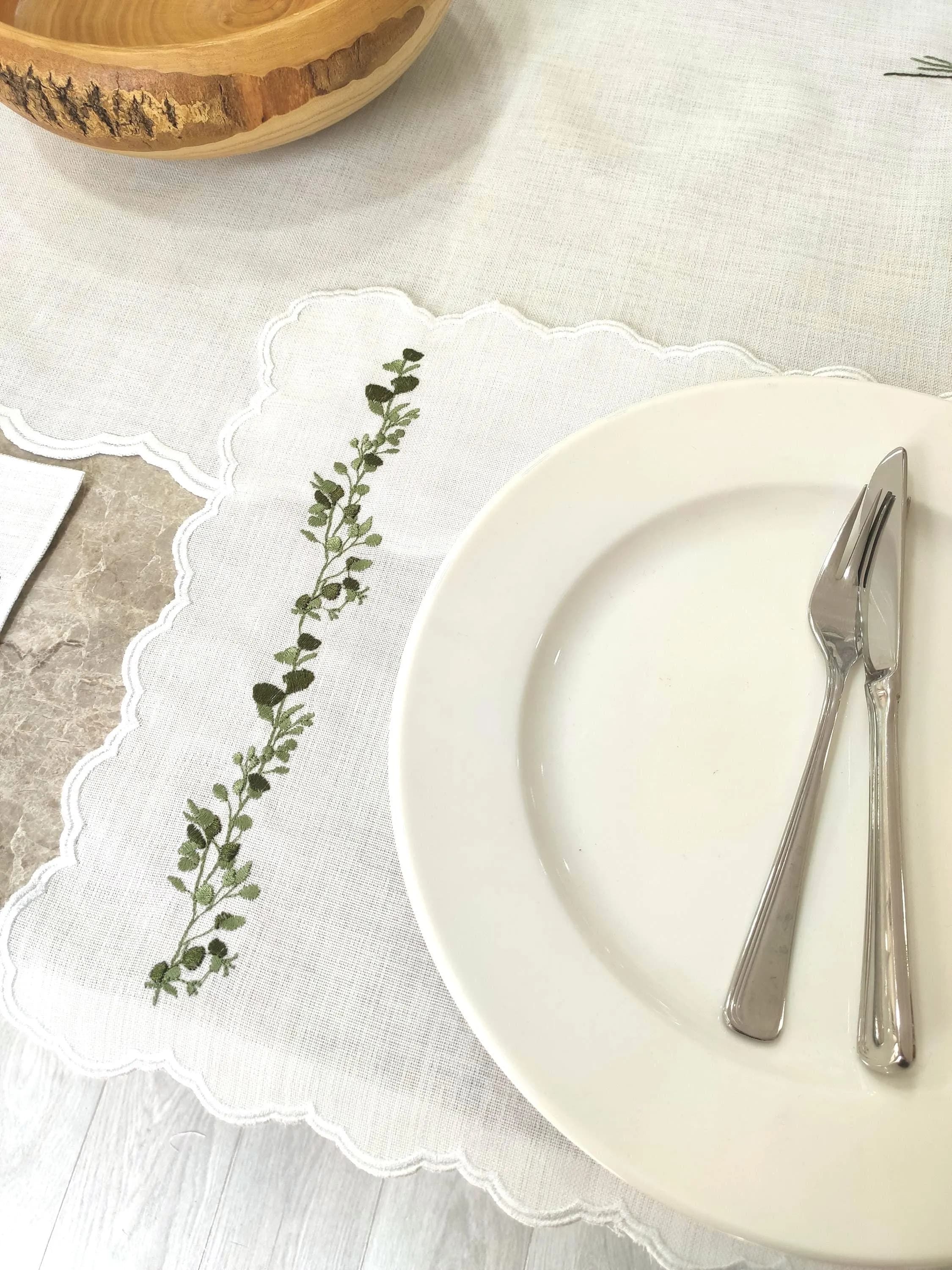 Embroidered placemats, leaf-patterned tableware, elegant serving cloth, Mother's Day gift. - image 5