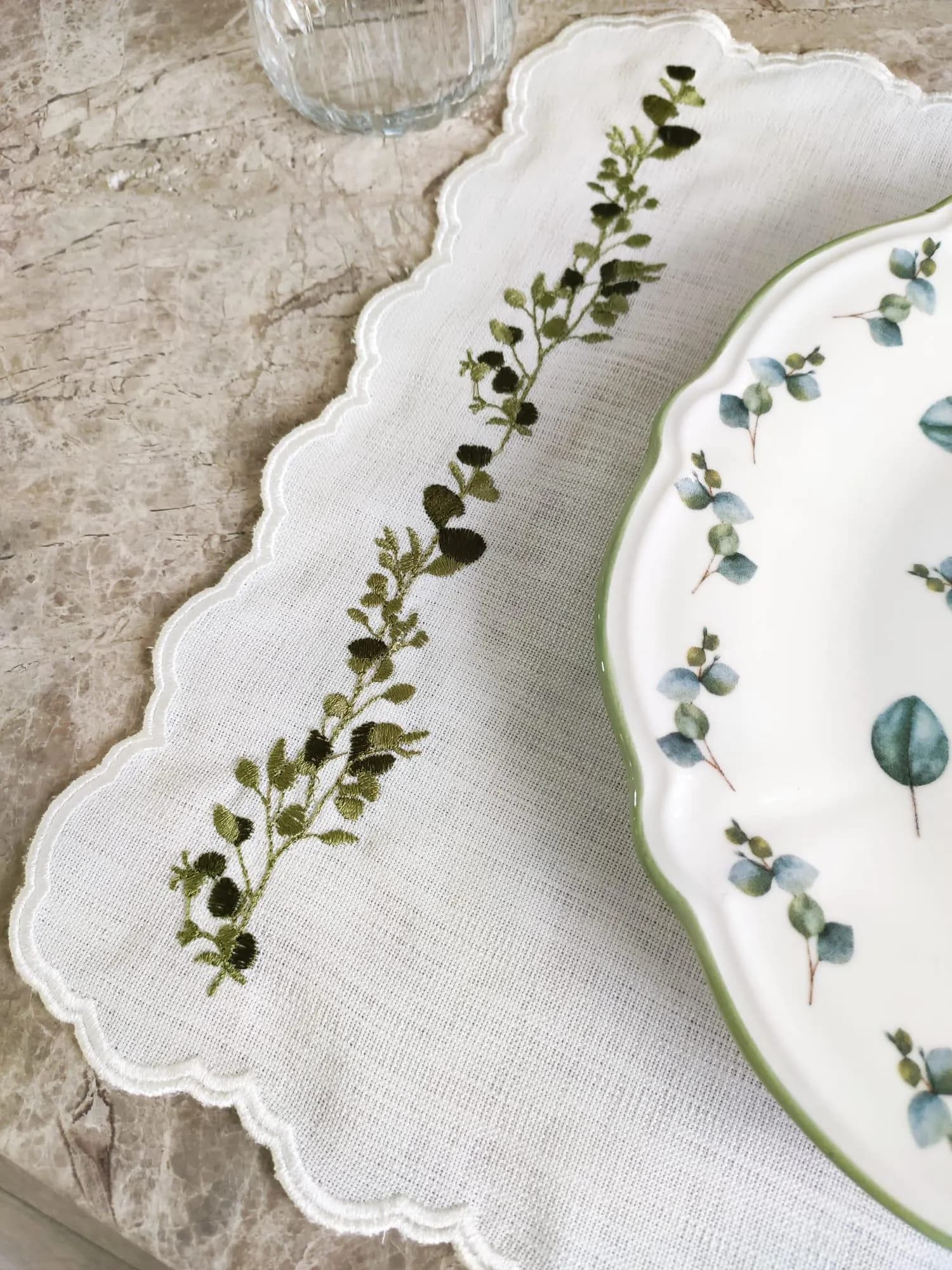 Embroidered placemats, leaf-patterned tableware, elegant serving cloth, Mother's Day gift. - image 3