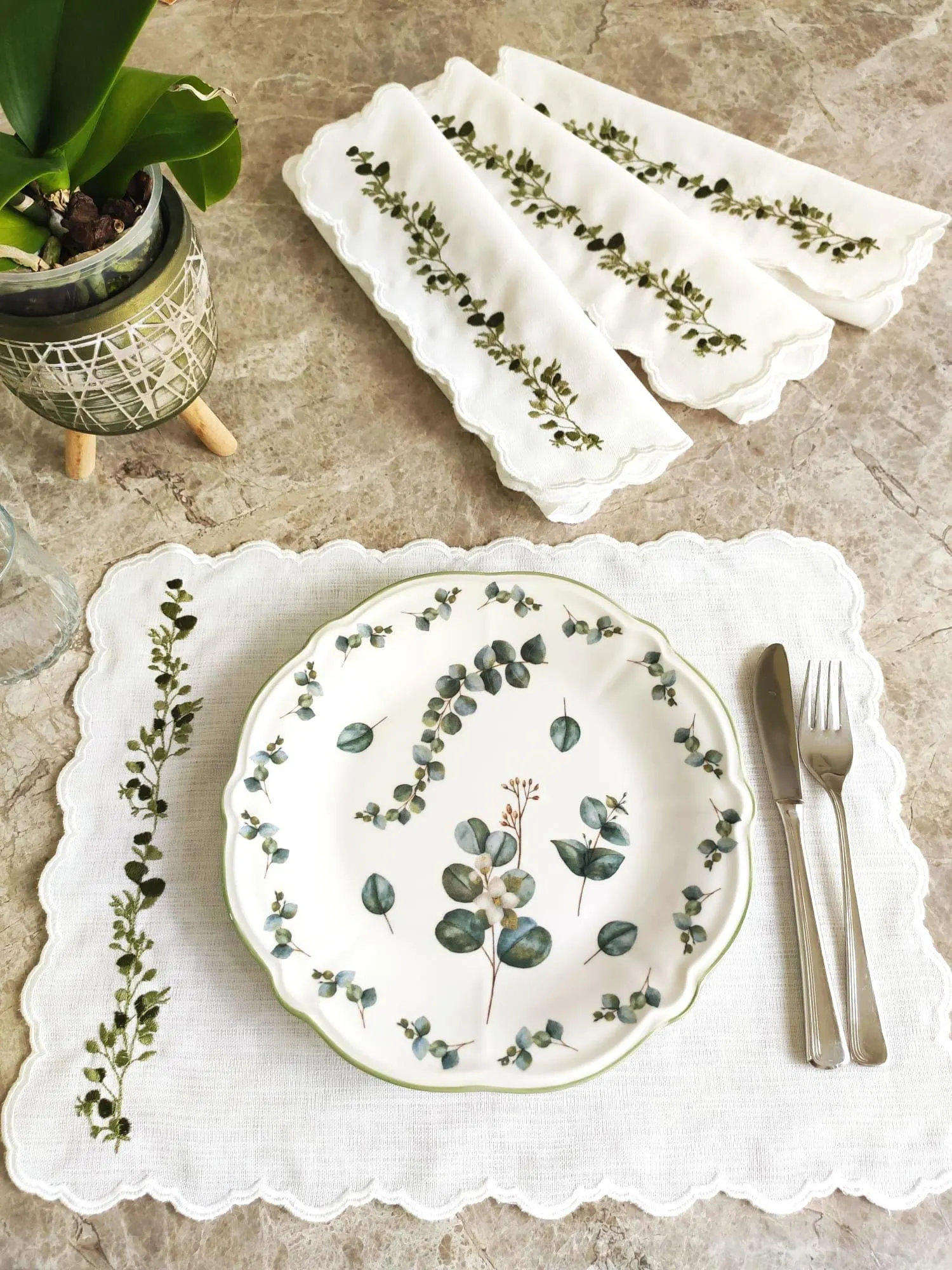 Embroidered placemats, leaf-patterned tableware, elegant serving cloth, Mother's Day gift. - image 4