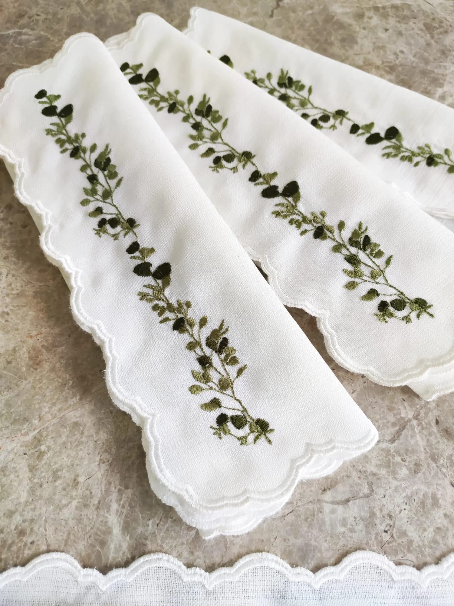 Embroidered placemats, leaf-patterned tableware, elegant serving cloth, Mother's Day gift. - image 2