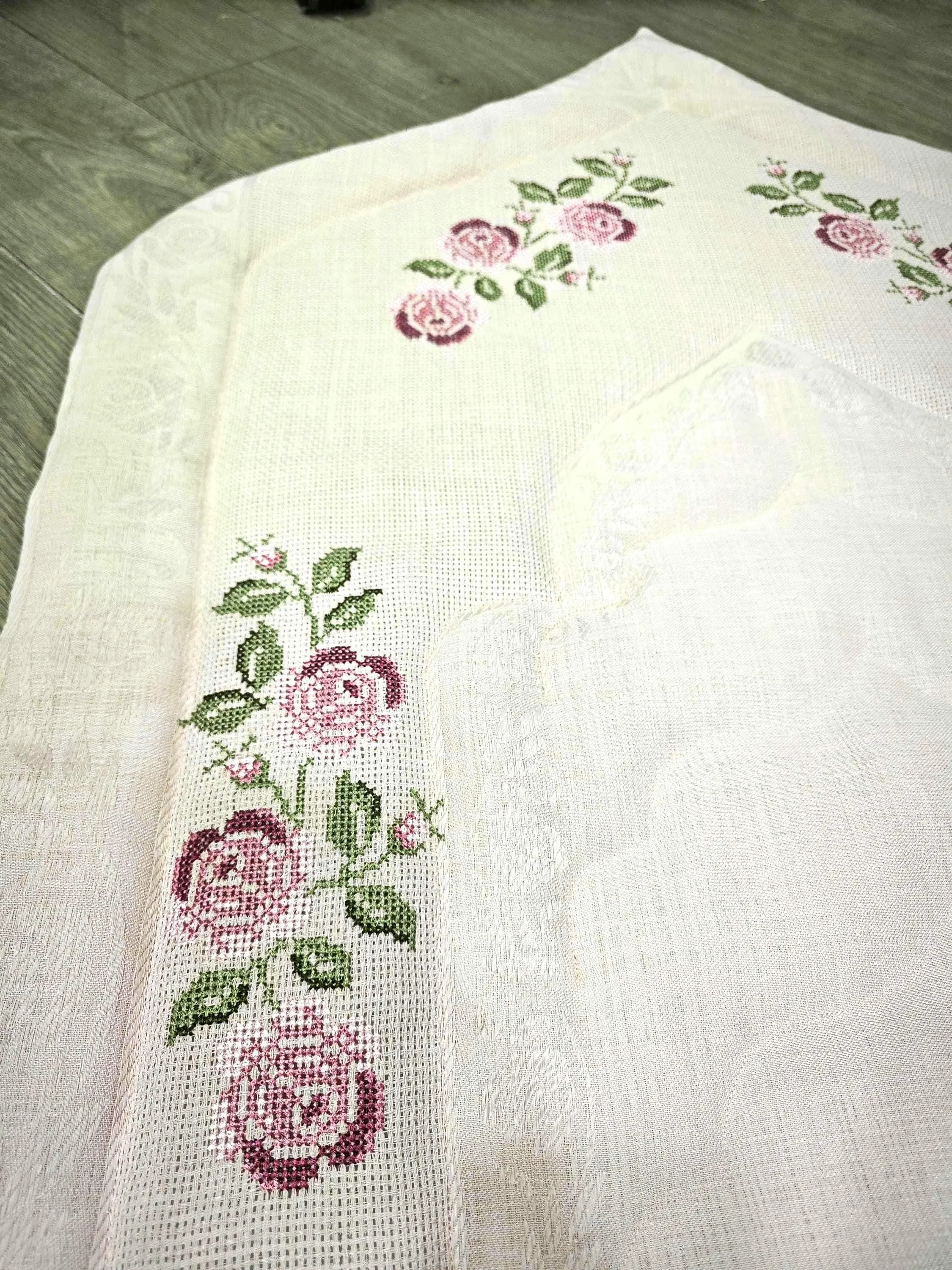 Soft Pink Padded Prayer Mat, Cross Stitch Mihrab Sajjada, Elegant Islamic Rug - image 4