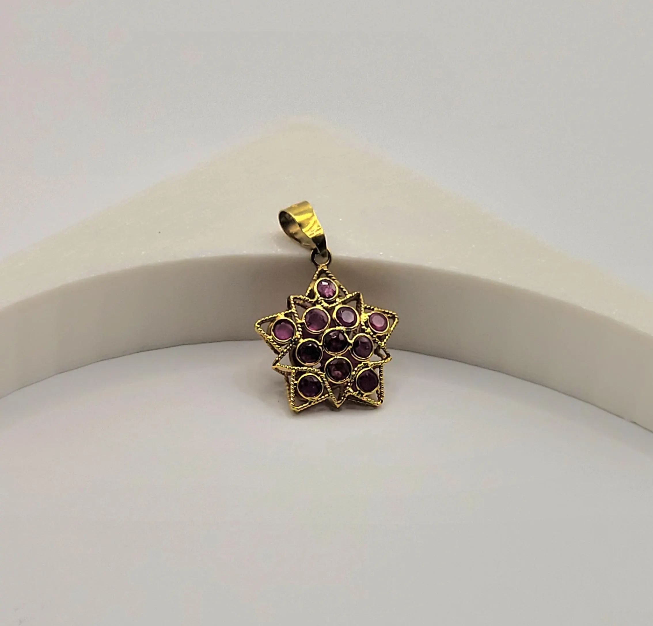 Vintage 18K Gold Ruby Star Pendant - image 3