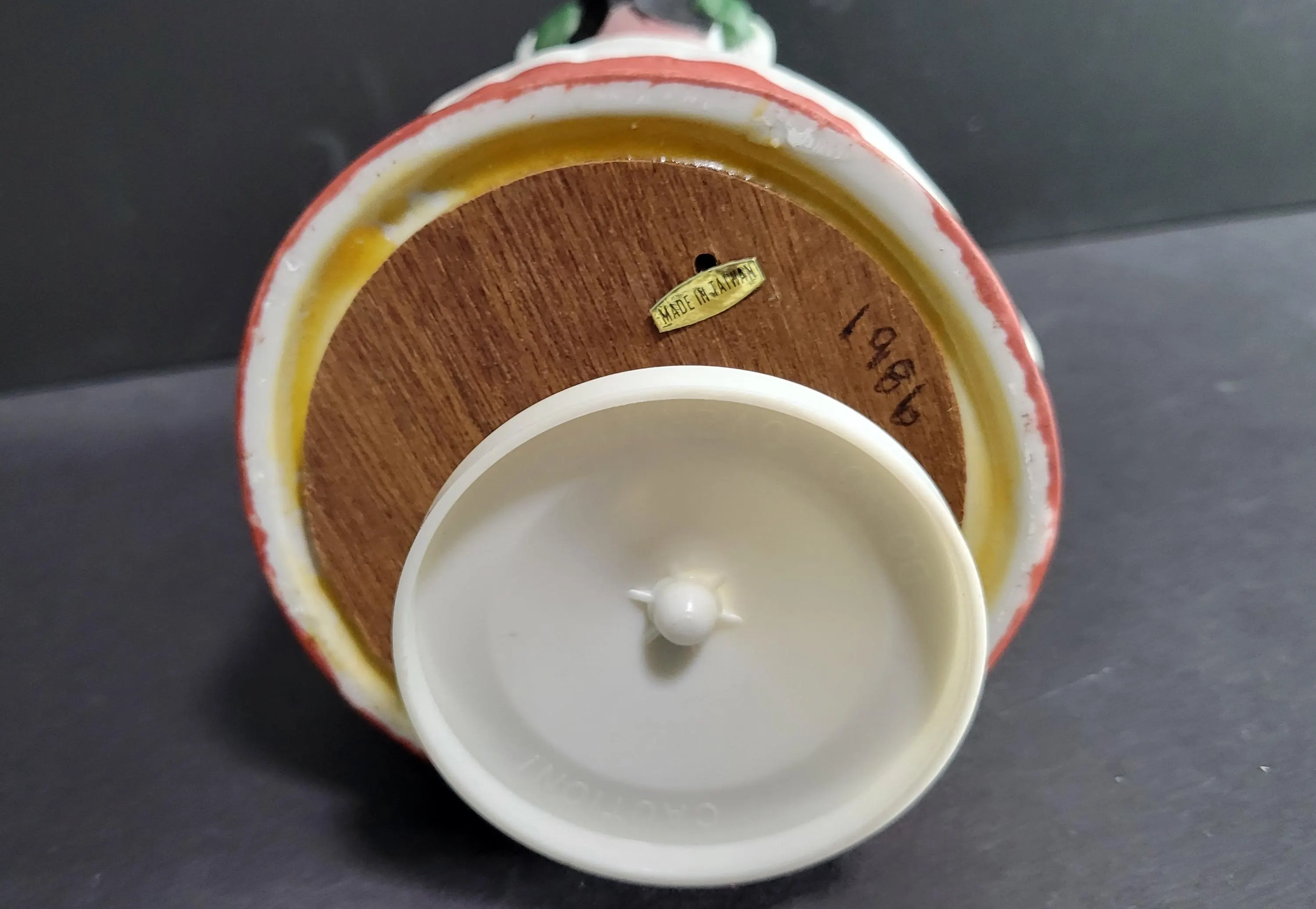 Vintage Rotating Christmas Music Box, Caroler - image 4