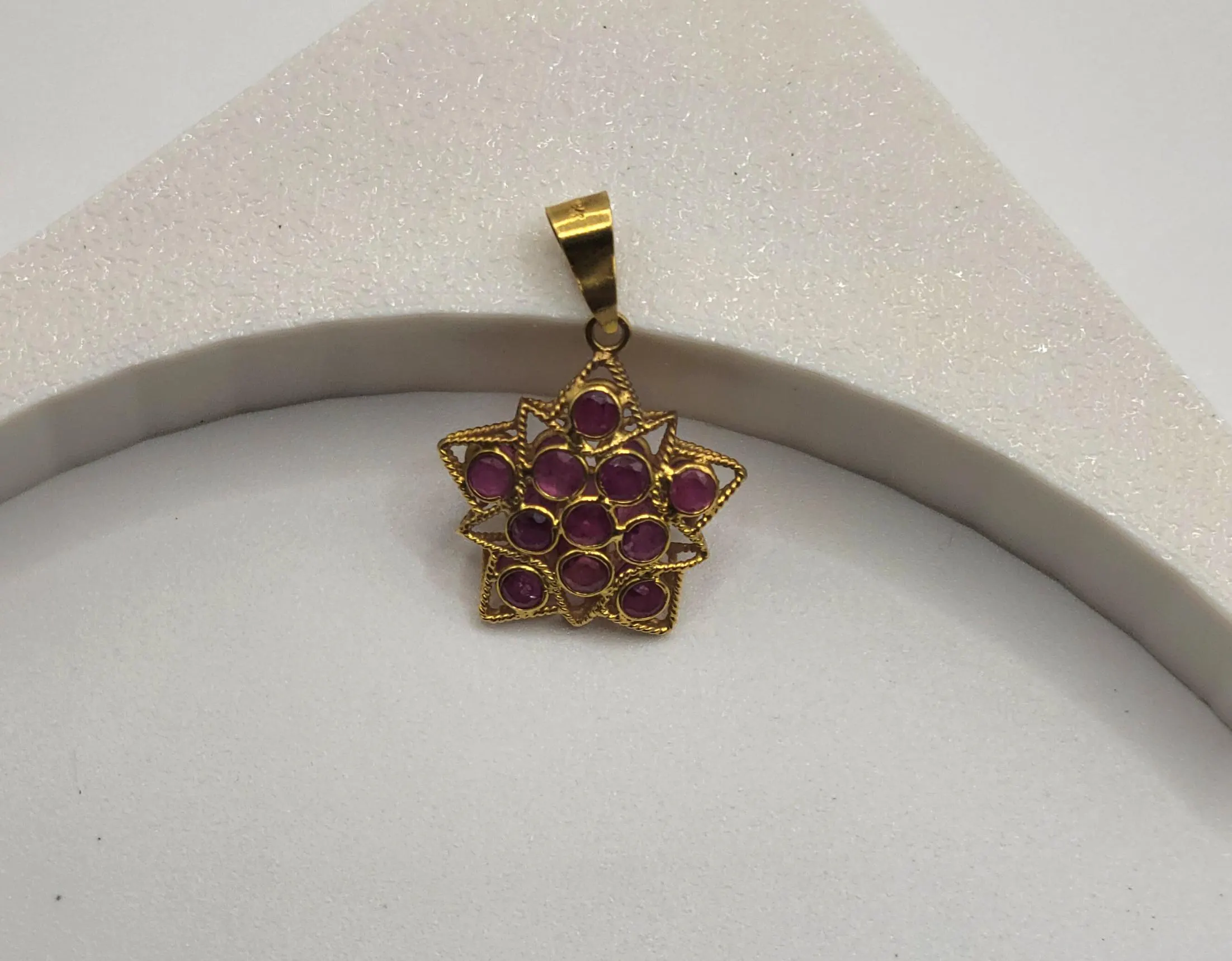 Vintage 18K Gold Ruby Star Pendant