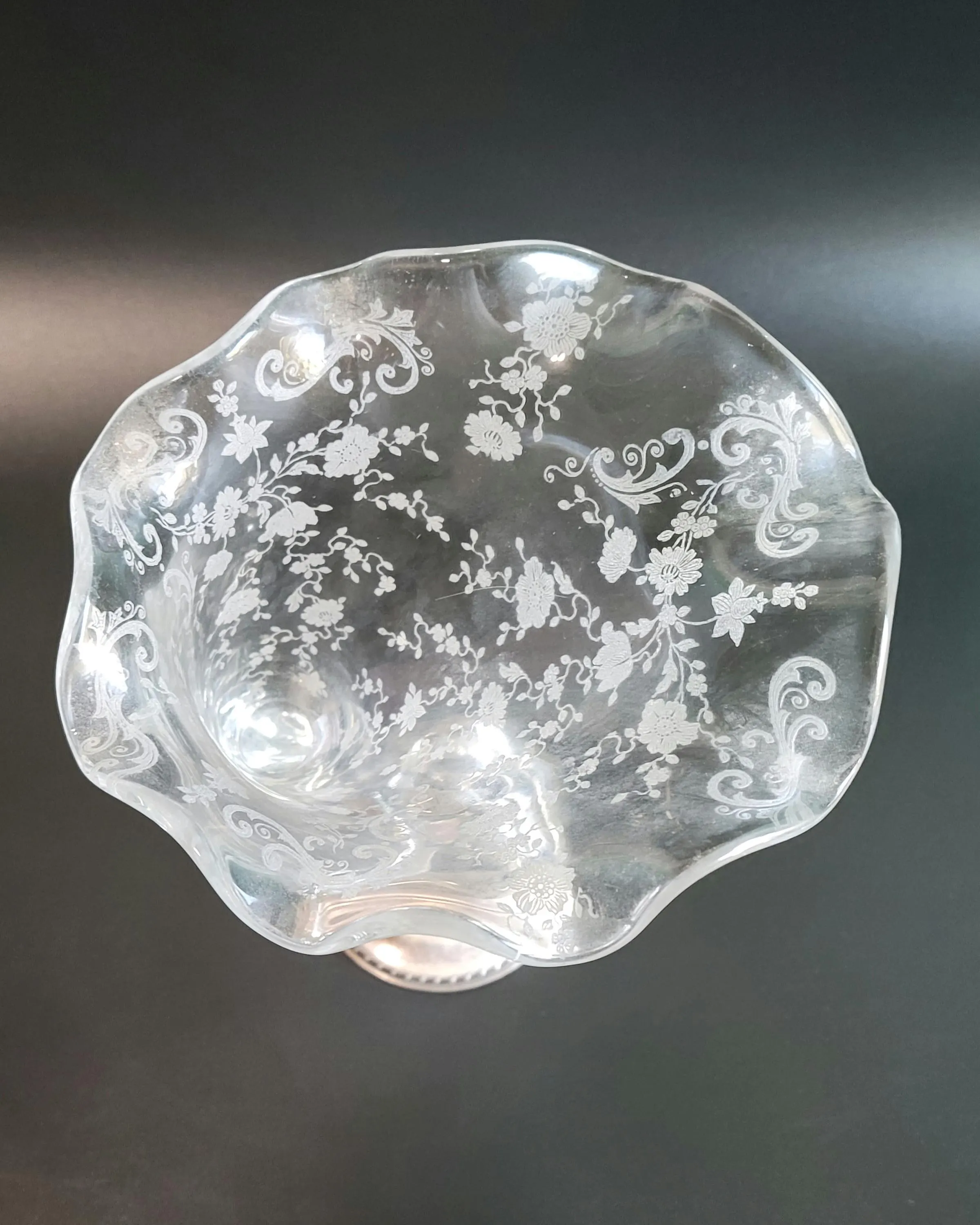 Cambridge Glass Chantilly Crystal Cornucopia Vase - image 4