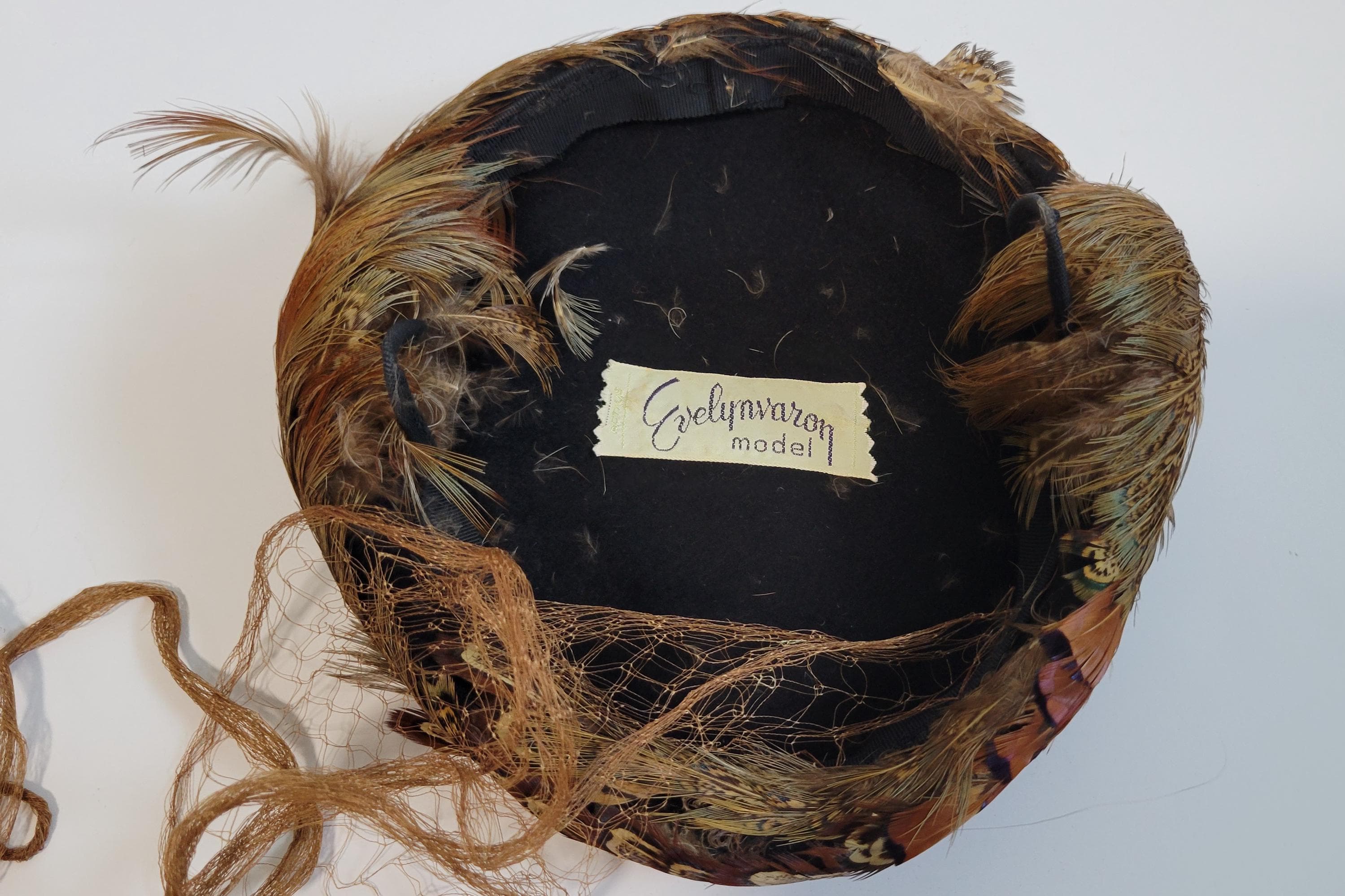 Vintage feather hat by designer Evelyn Varon. - image 3