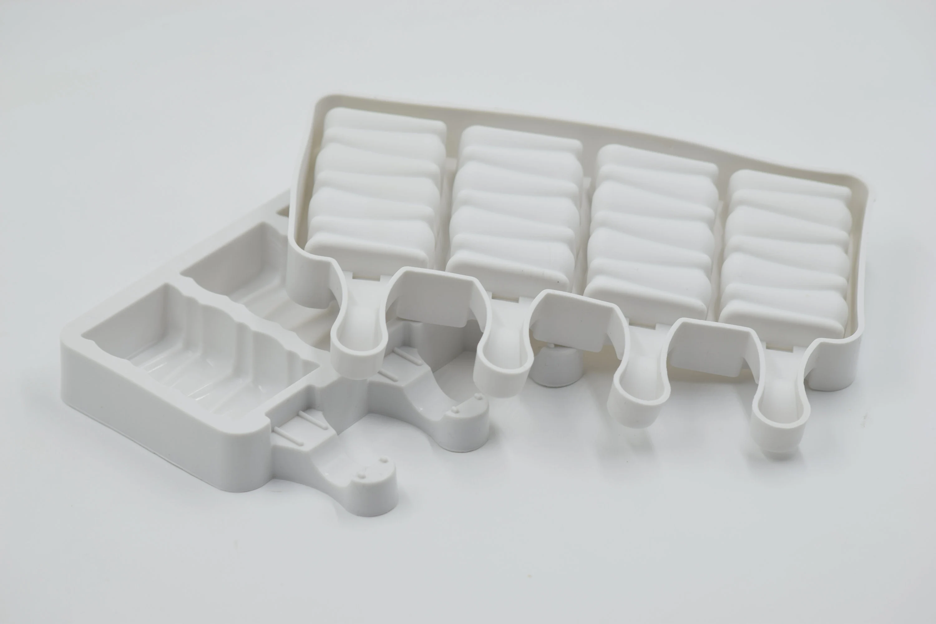 4 Cavity Cakesicle Silicone Mould For Cake Bakes/Brownies & More. - image 3