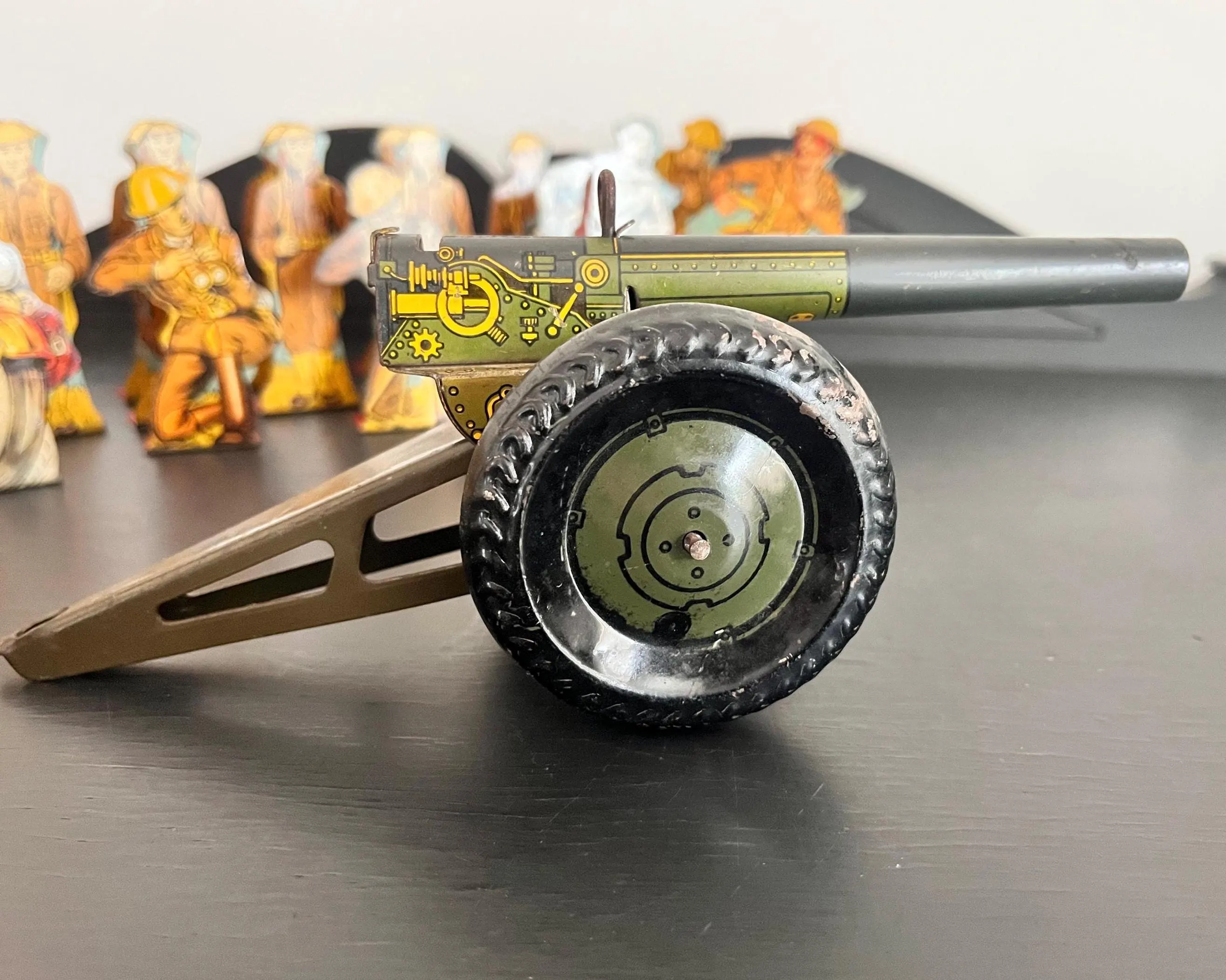 1930s Marx Pre War Deluxe Army Target Set with 21 Soldiers and Gun with Metal Wheels - image 5