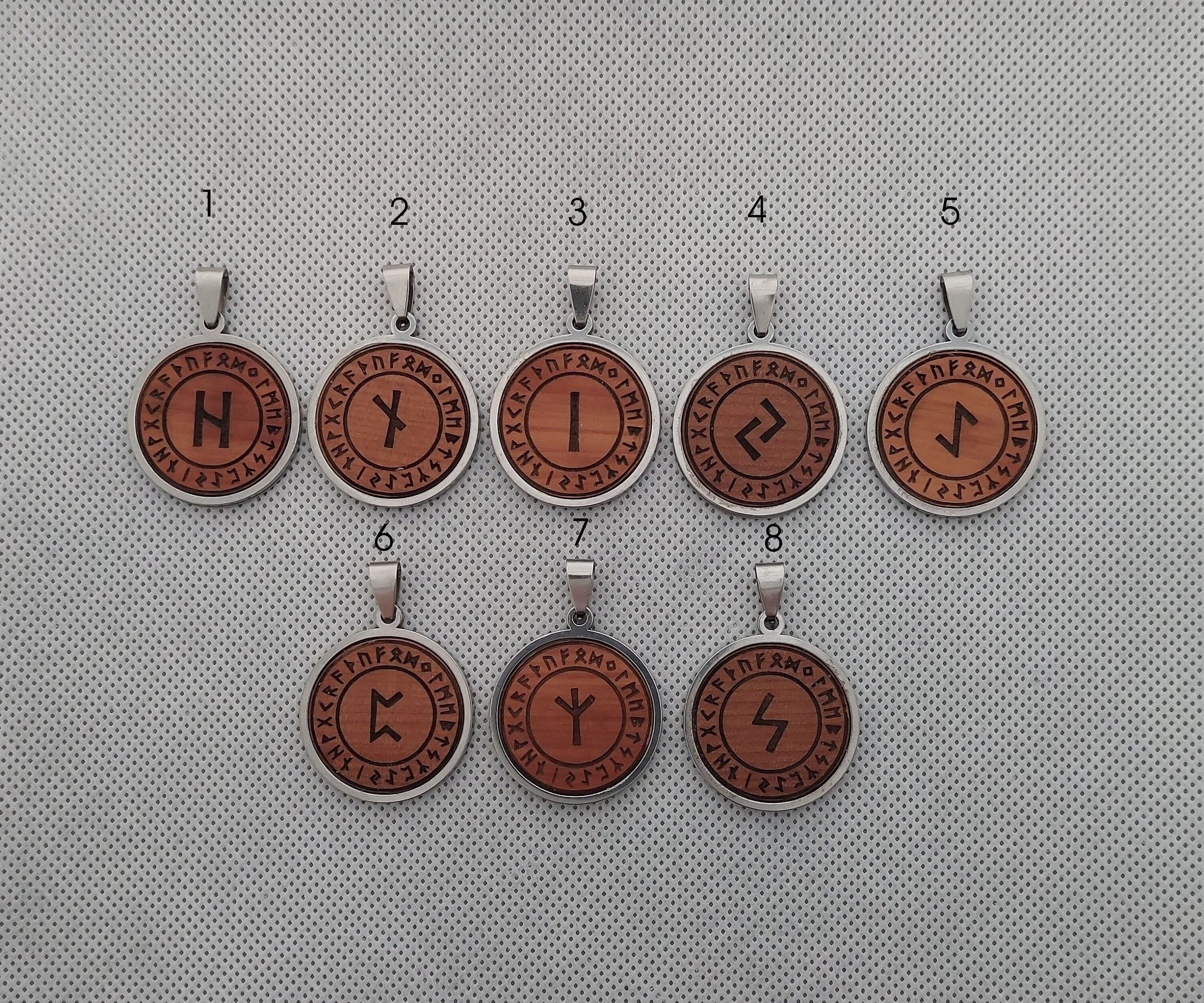 Runen Amulett aus Birnenholz in einer Fassung aus Edelstahl, Geburtsrune, Mittelalter, Pagan