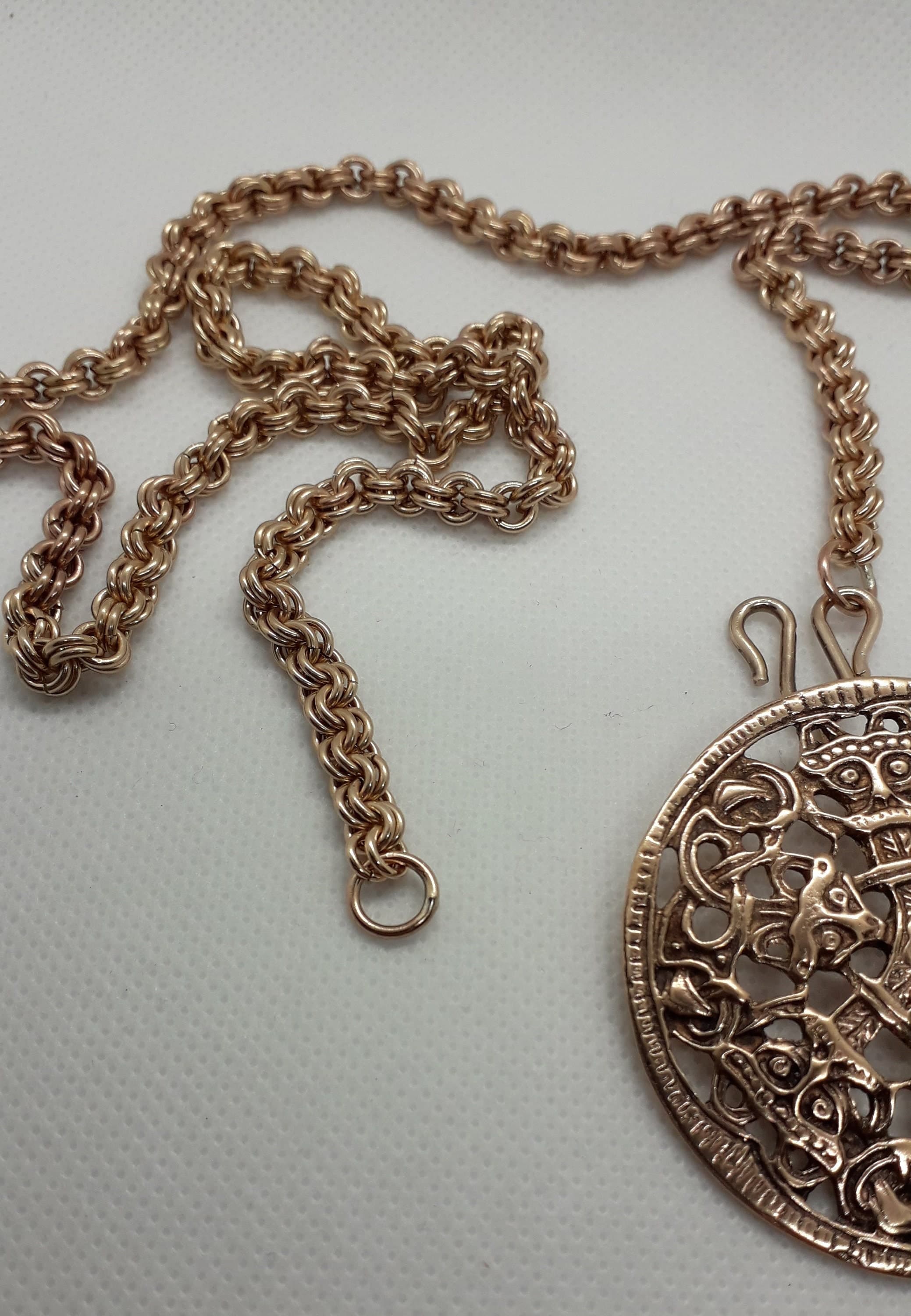Schwere Bronze Kette mit Wikinger Anhänger. Das Amulett ist die Nachbildung eines Wikinger Originalfundes im Borre Stil. Vikings Chainmaille - image 5
