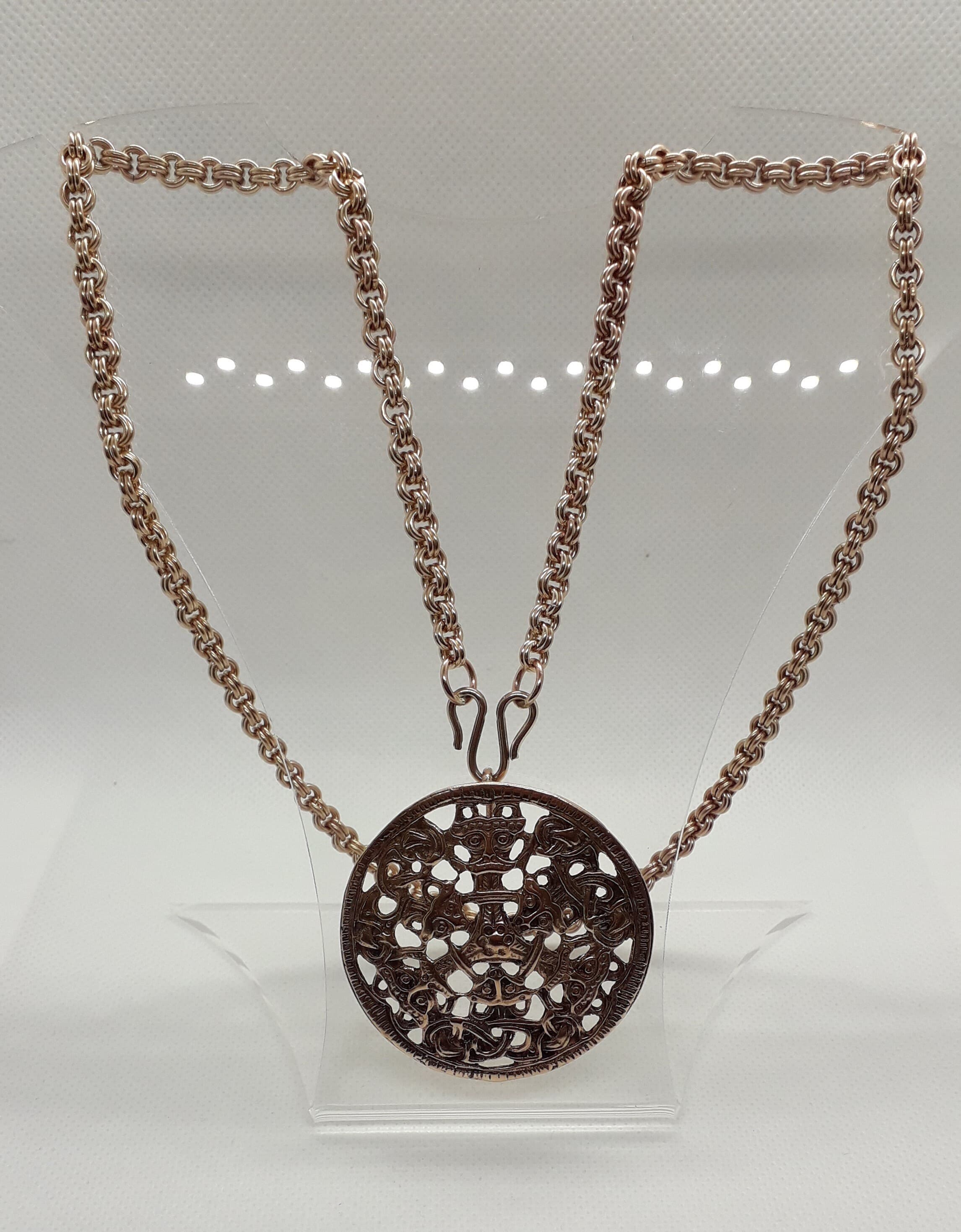 Schwere Bronze Kette mit Wikinger Anhänger. Das Amulett ist die Nachbildung eines Wikinger Originalfundes im Borre Stil. Vikings Chainmaille - image 3